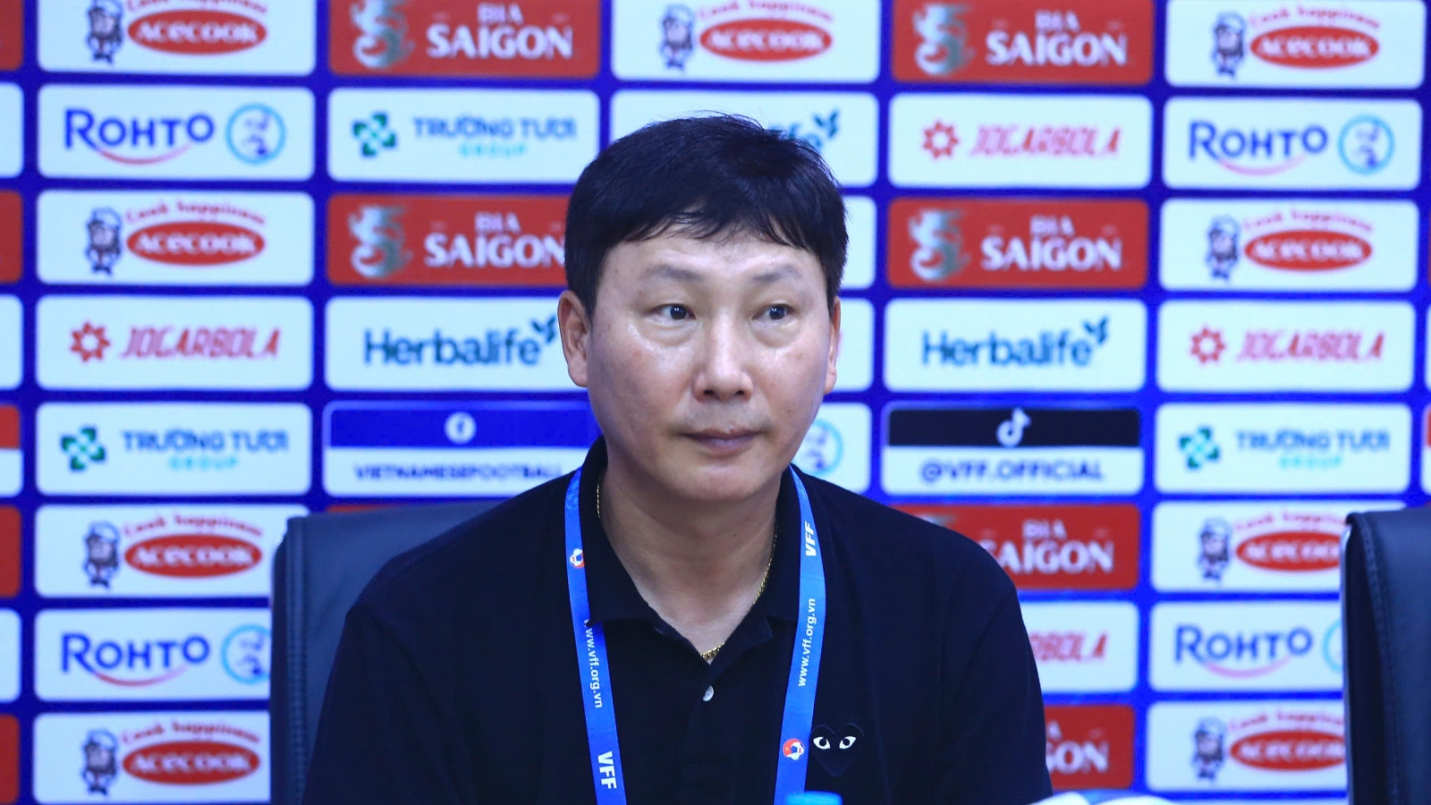 HLV Kim Sang Sik: “Xuân Son bị đau sau trận đấu với Myanmar”