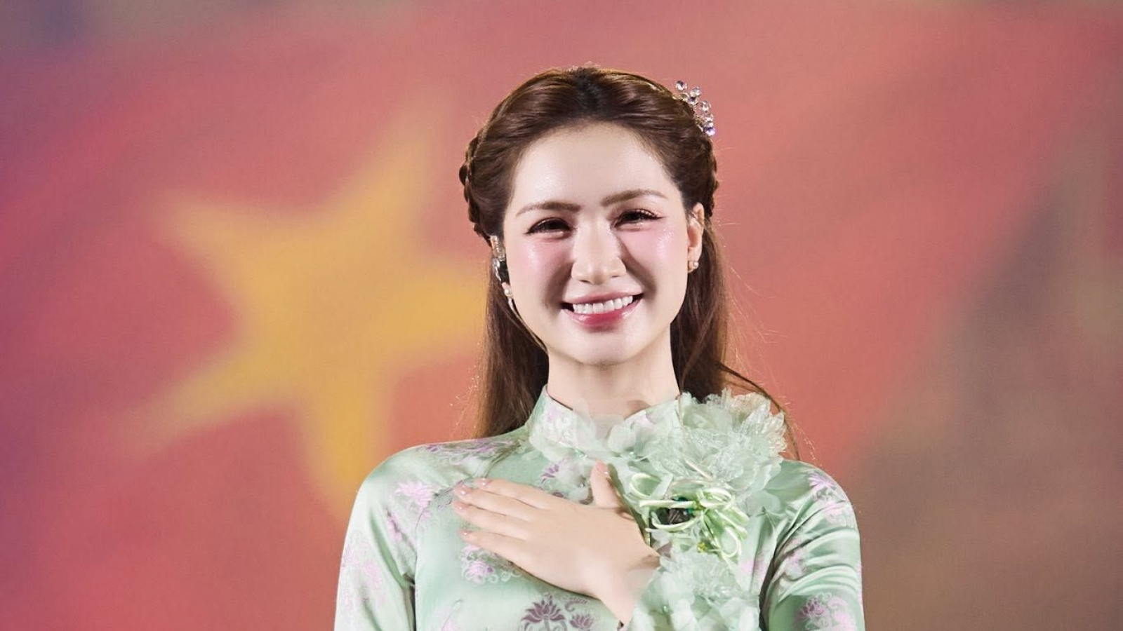 Hòa Minzy ủng hộ 100 triệu đồng giúp người dân Lai Châu