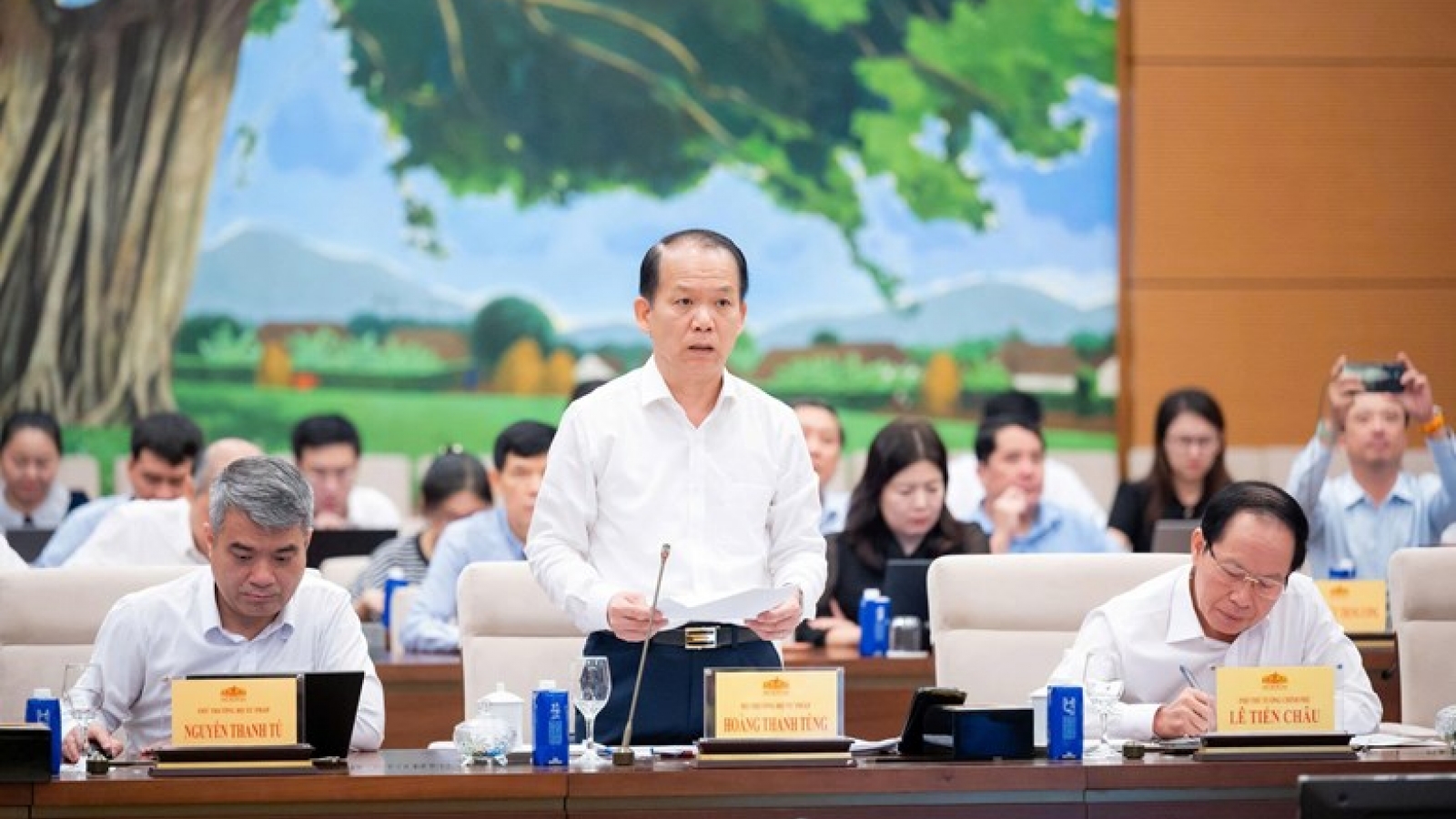 Chính phủ đề xuất trao thẩm quyền rộng hơn cho đô thị đặc biệt