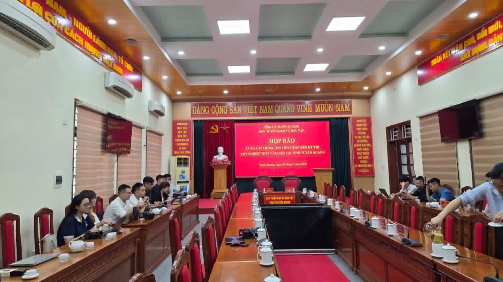 Cập nhật: Họp báo cung cấp thông tin "điểm 10 môn Toán" ở Tuyên Quang