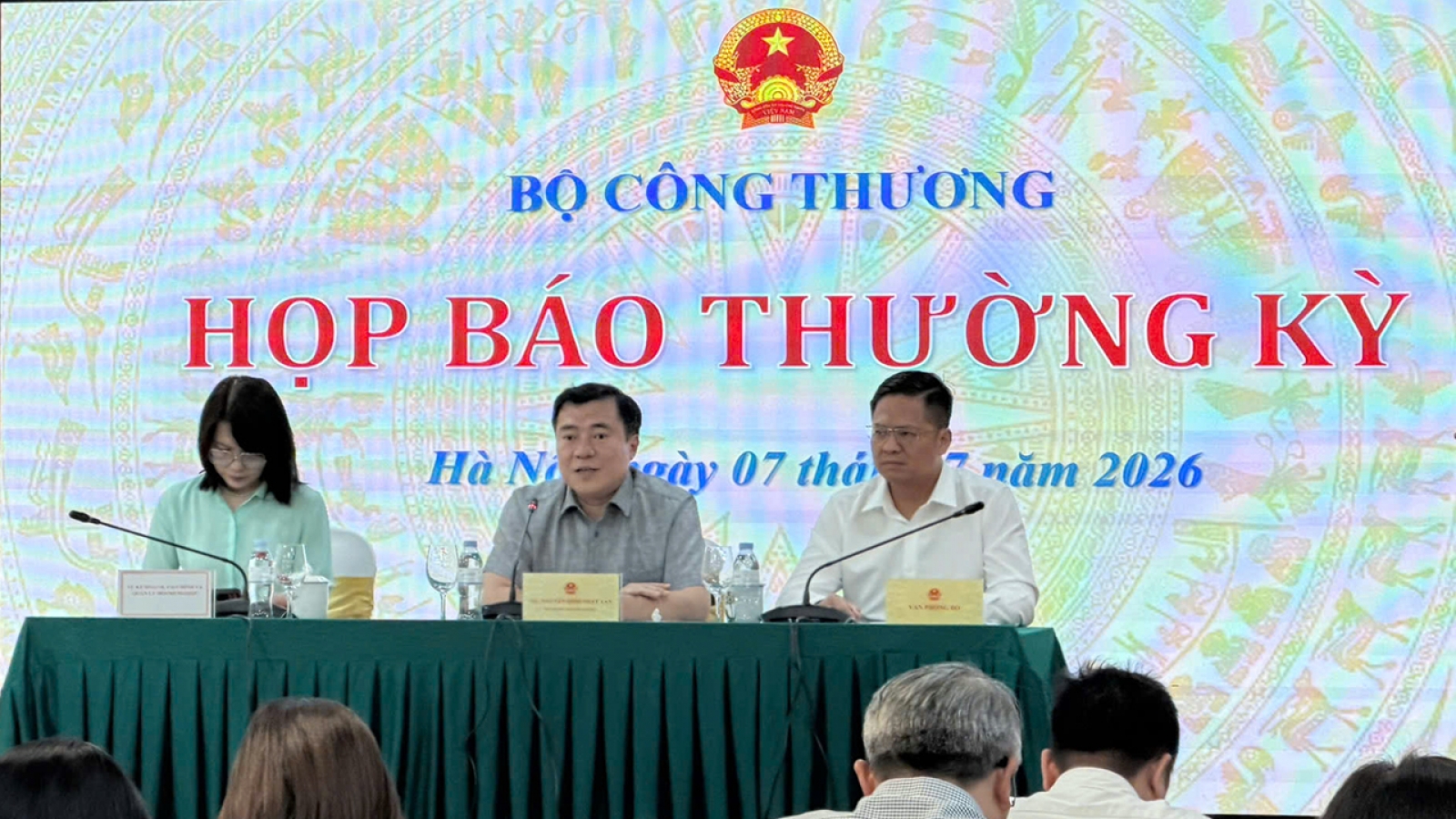 Tiền điện tăng cao tháng 6, đề xuất giá điện theo khung giờ làm nóng Họp báo Bộ Công Thương