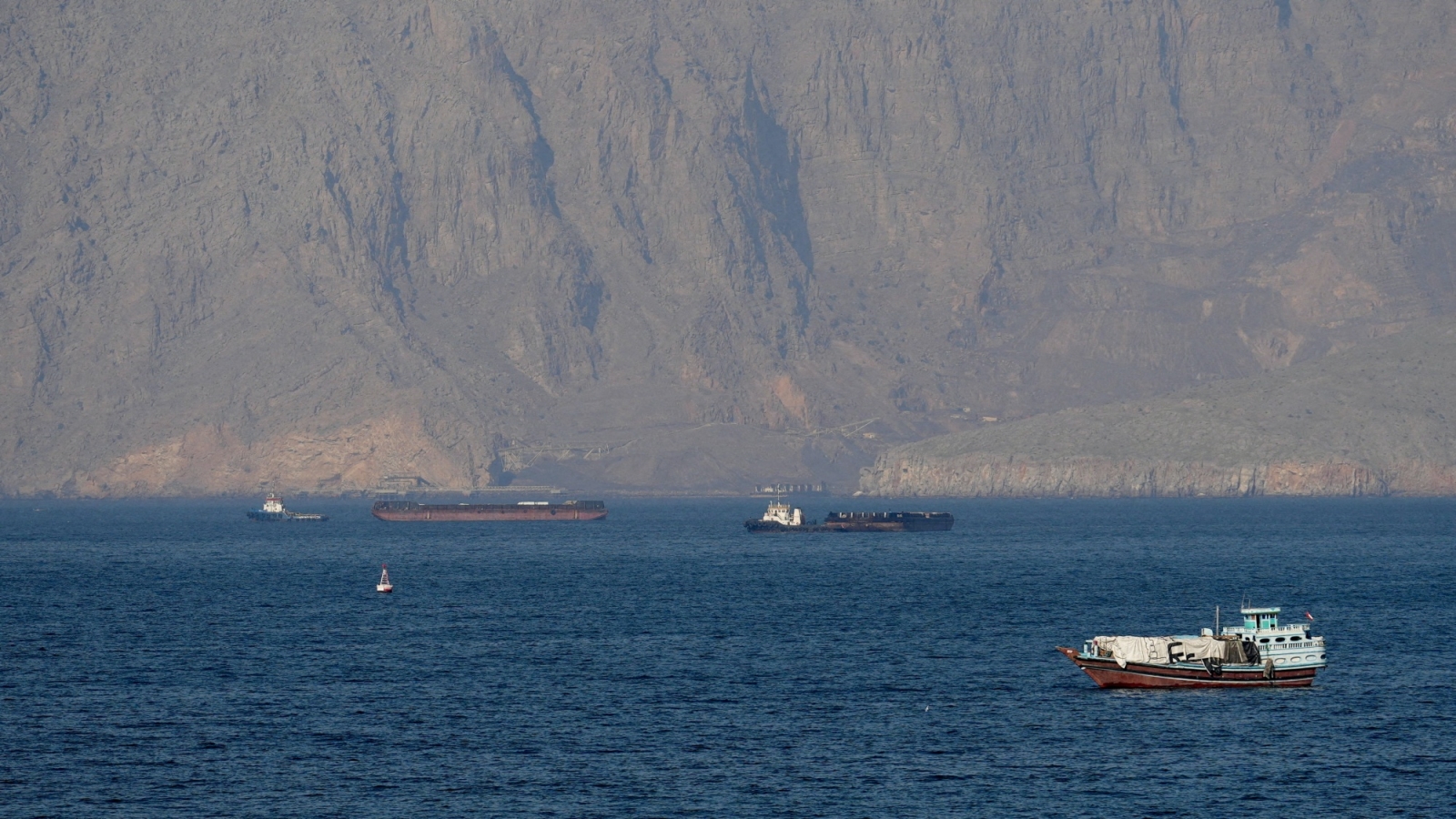 Iran khẳng định bảo vệ eo biển Hormuz bằng mọi giá