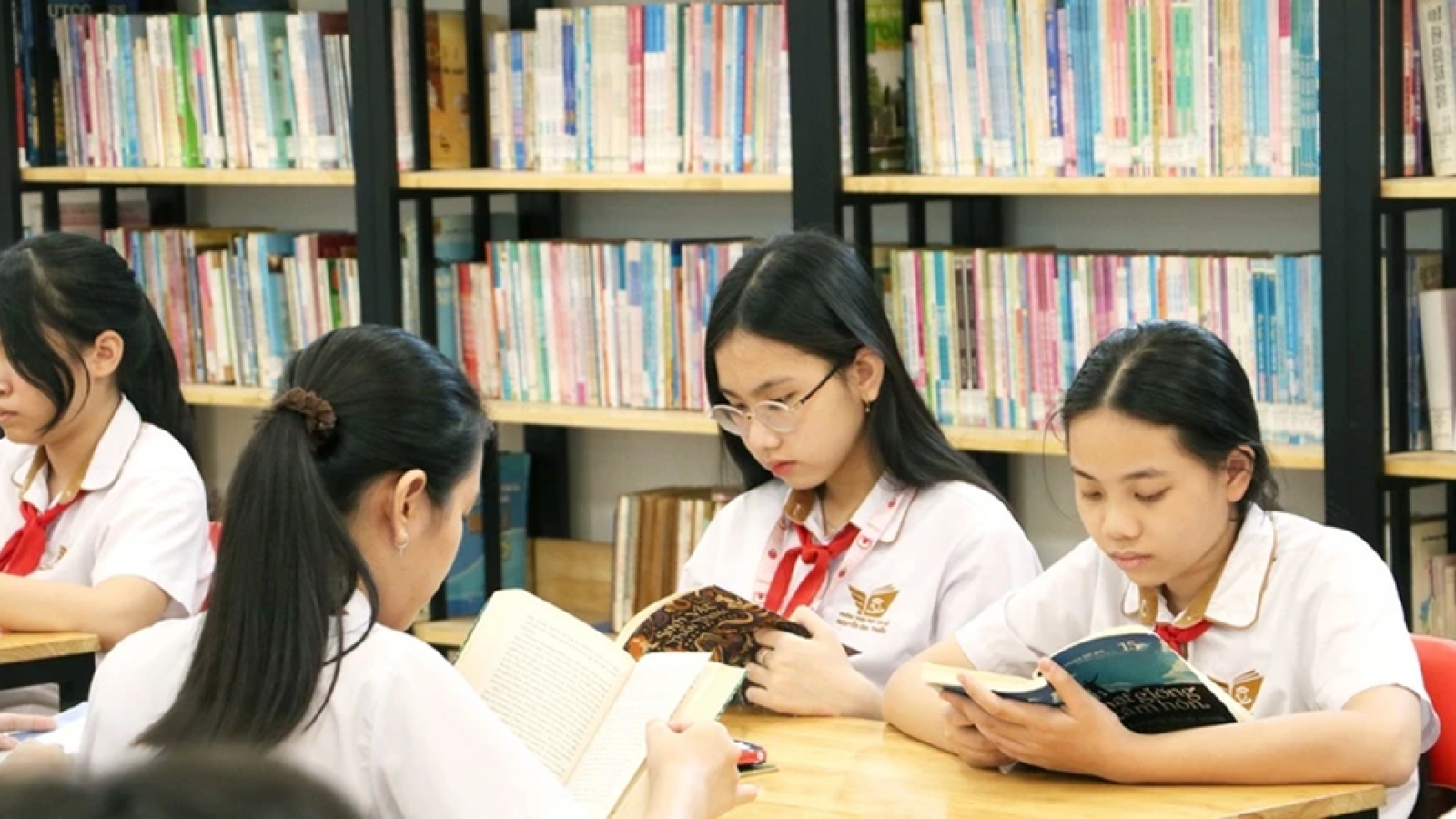 Học sinh toàn quốc được miễn phí sách giáo khoa từ năm học 2029-2030