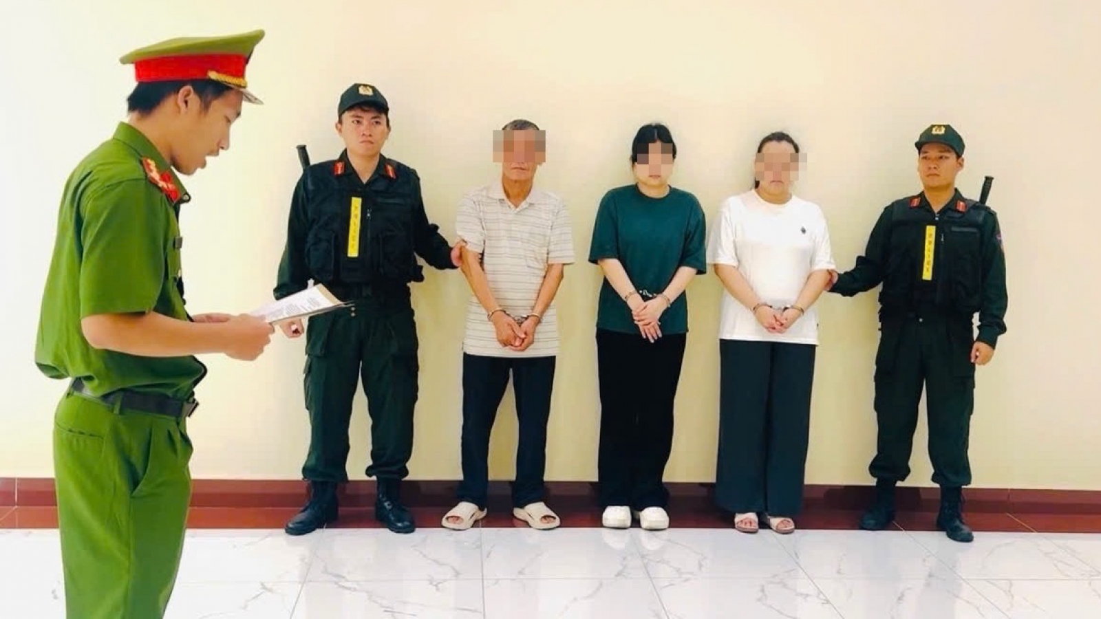 "Hô biến" thiết bị Trung Quốc thành xuất xứ Canada để trúng hơn 30 gói thầu