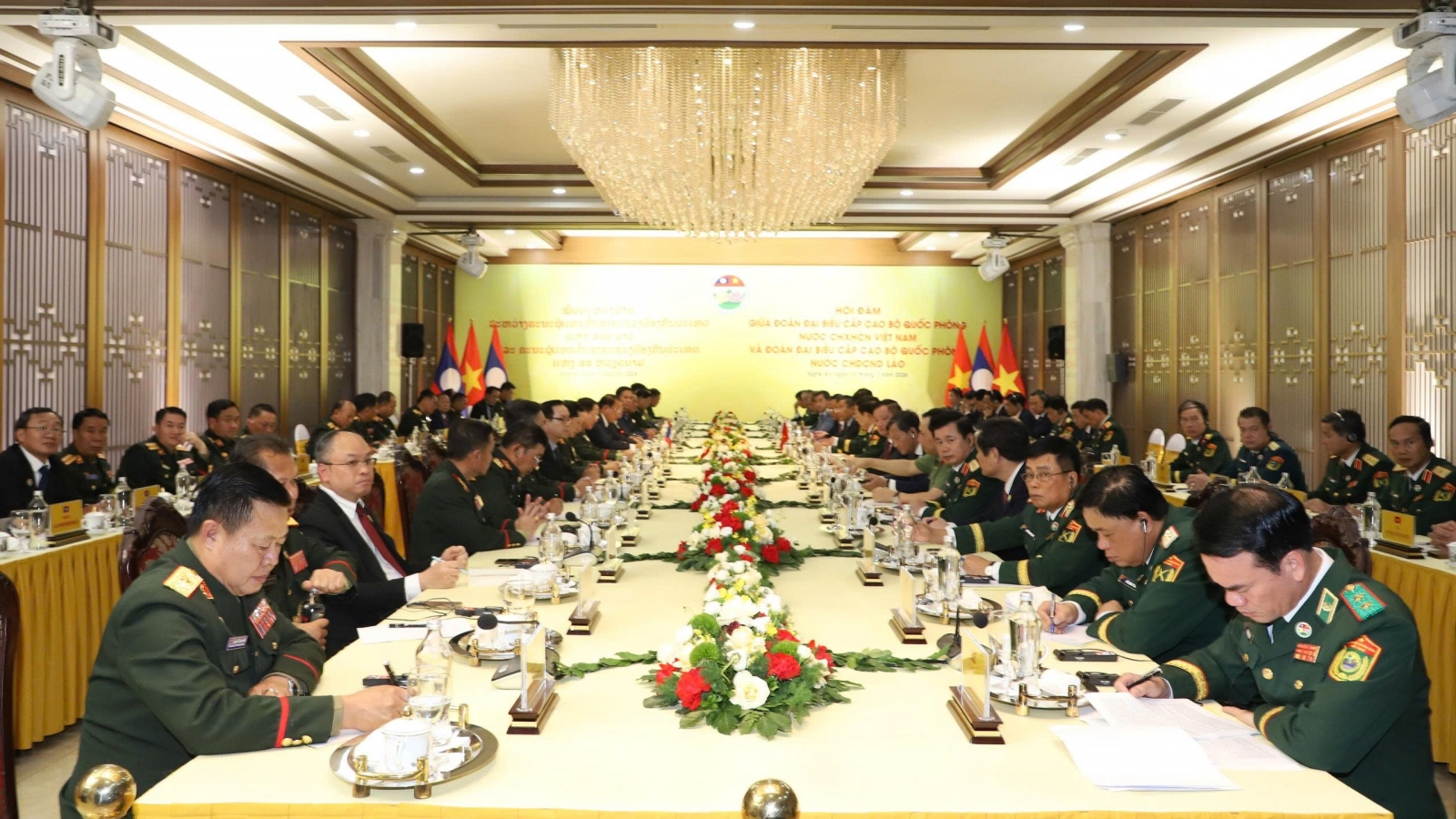 Đại tướng Phan Văn Giang hội đàm với Bộ trưởng Quốc phòng Lào