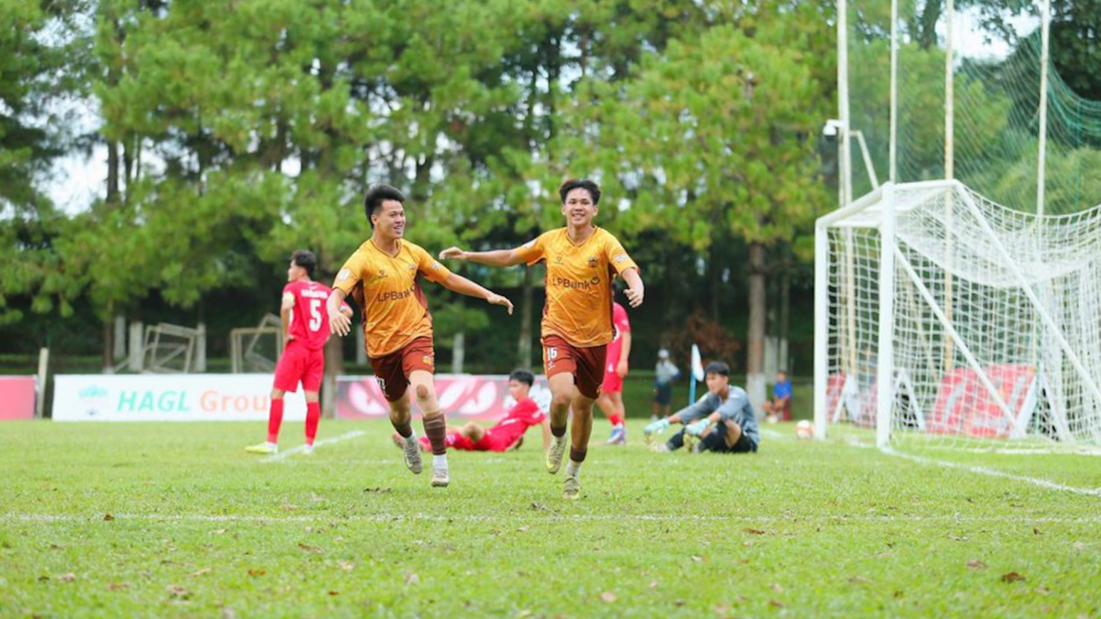 Kết quả bóng đá Việt Nam hôm nay 20/7: Xác định ba đội vào tứ kết