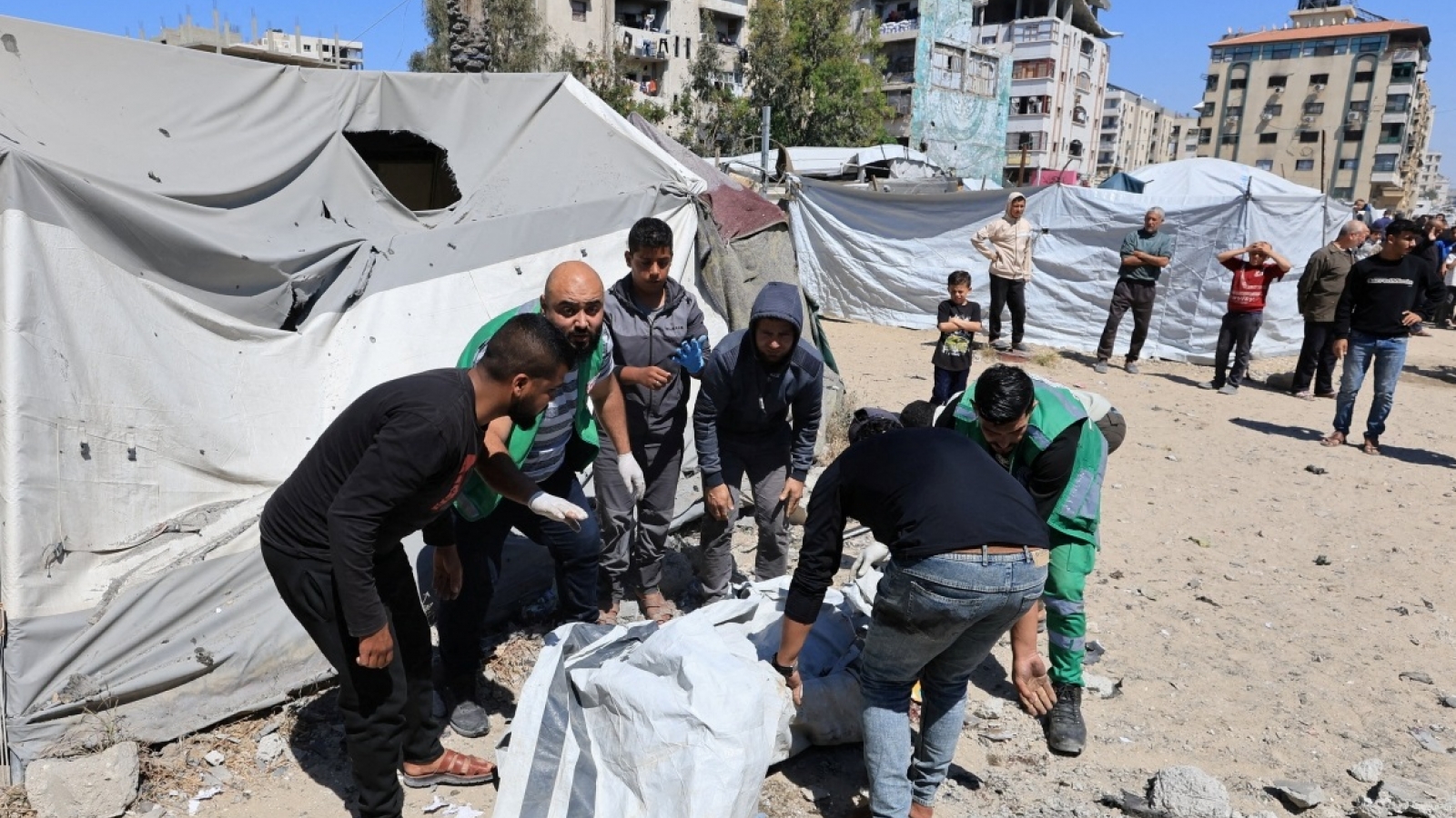 Israel không kích đám tang ở Gaza khiến 7 người thiệt mạng