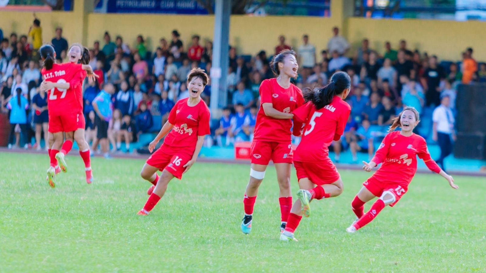 Kết quả bóng đá Việt Nam hôm nay 23/7: U16 nữ Hà Nam giành chiến thắng kịch tính