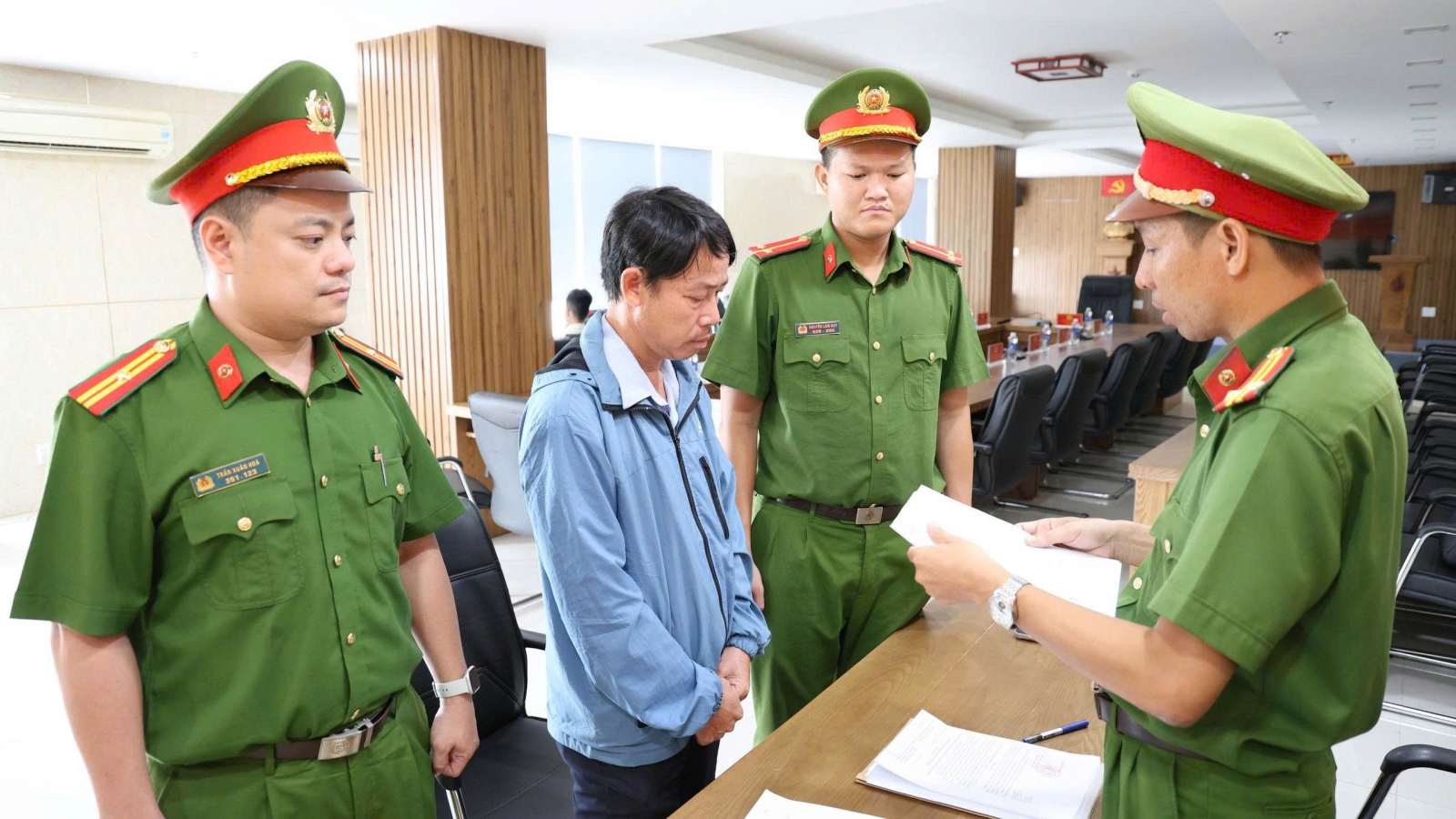 Khởi tố, bắt tạm giam bị can vi phạm quy định về đấu thầu gây hậu quả nghiêm trọng