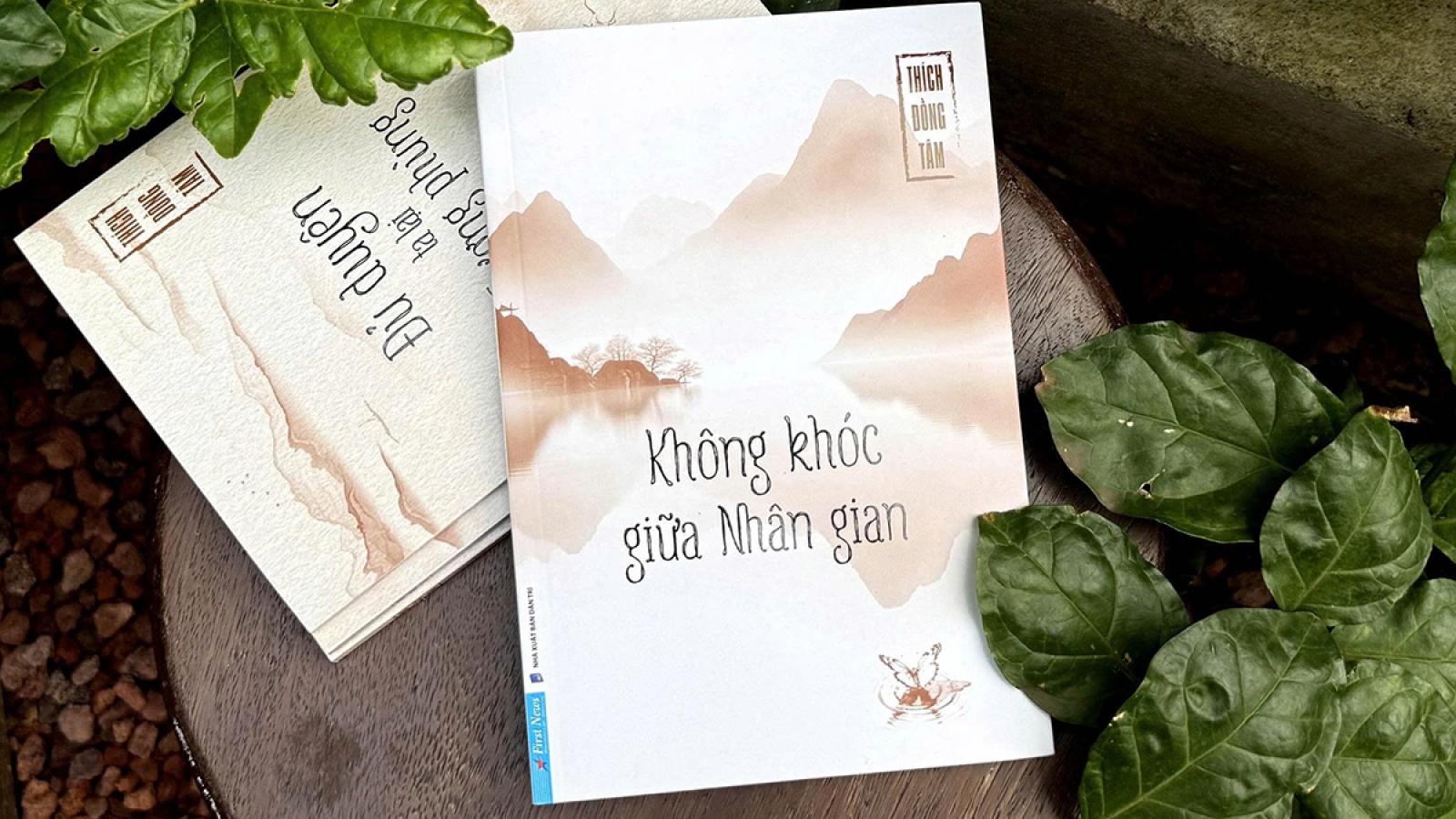 “Không khóc giữa nhân gian”: Học cách bình yên đi qua nỗi buồn