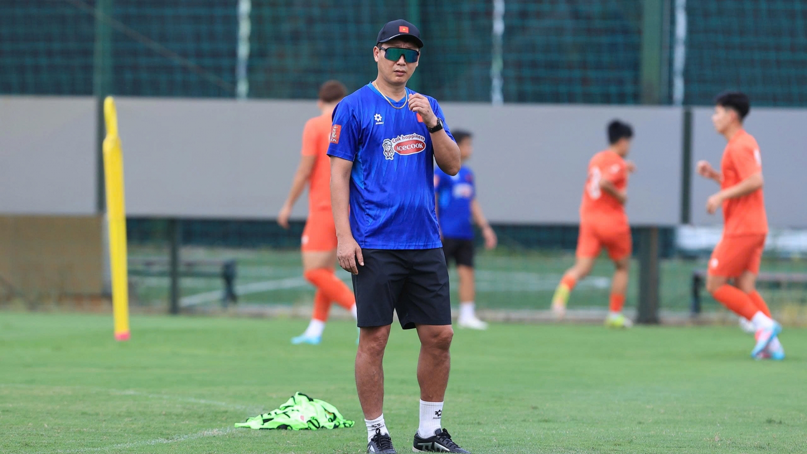 Khuất Văn Khang chấn thương, HLV Kim Sang Sik triệu tập gấp người bổ sung