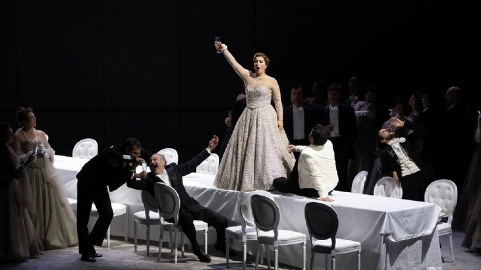 Nhà hát Hồ Gươm đưa phiên bản "La Traviata" chuẩn Italy lên sân khấu Hà Nội