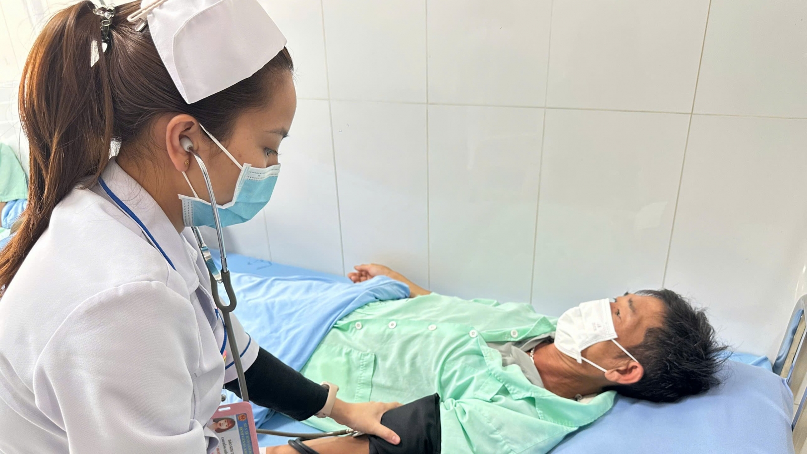 84 người nhập viện nghi do ăn bánh mì ở Lâm Đồng