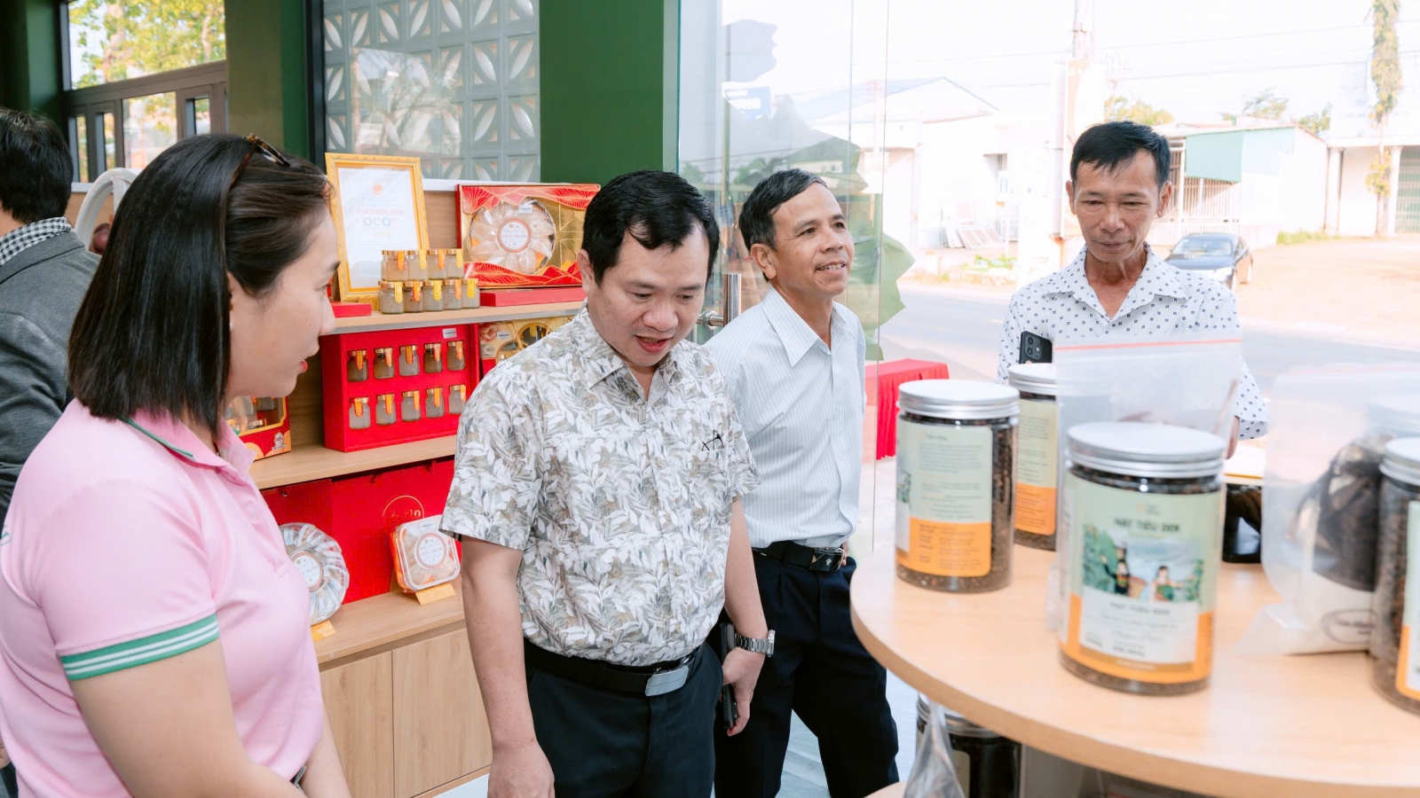 "Chợ số" mở đường cho nông sản đất đỏ bazan