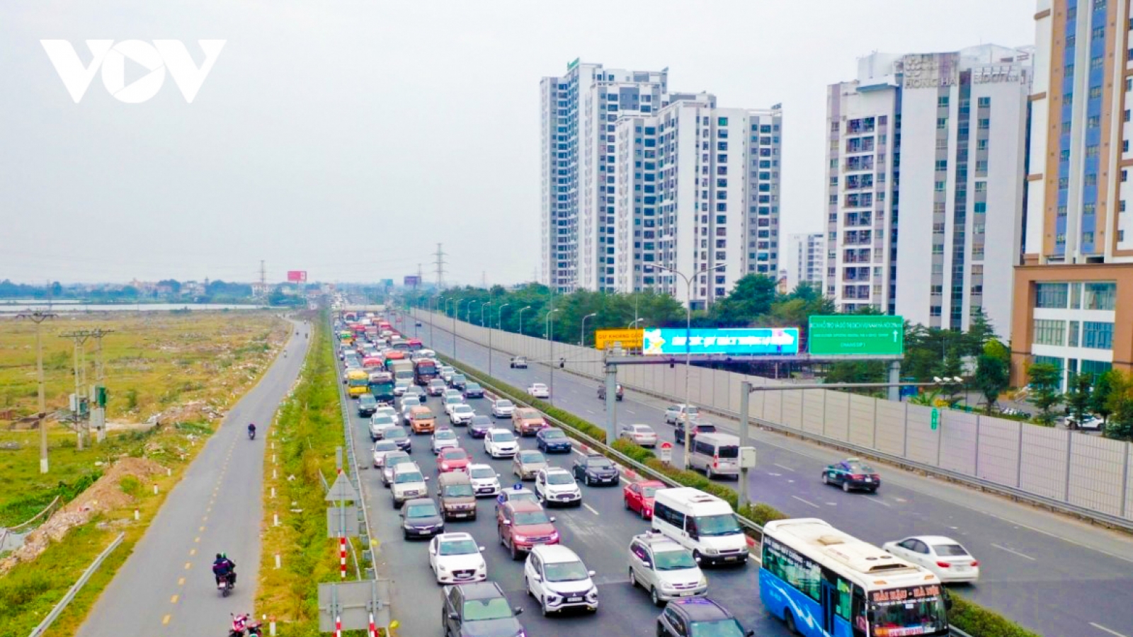 Đề xuất làn vượt riêng trên cao tốc là chủ trương đúng, song còn nhiều thách thức