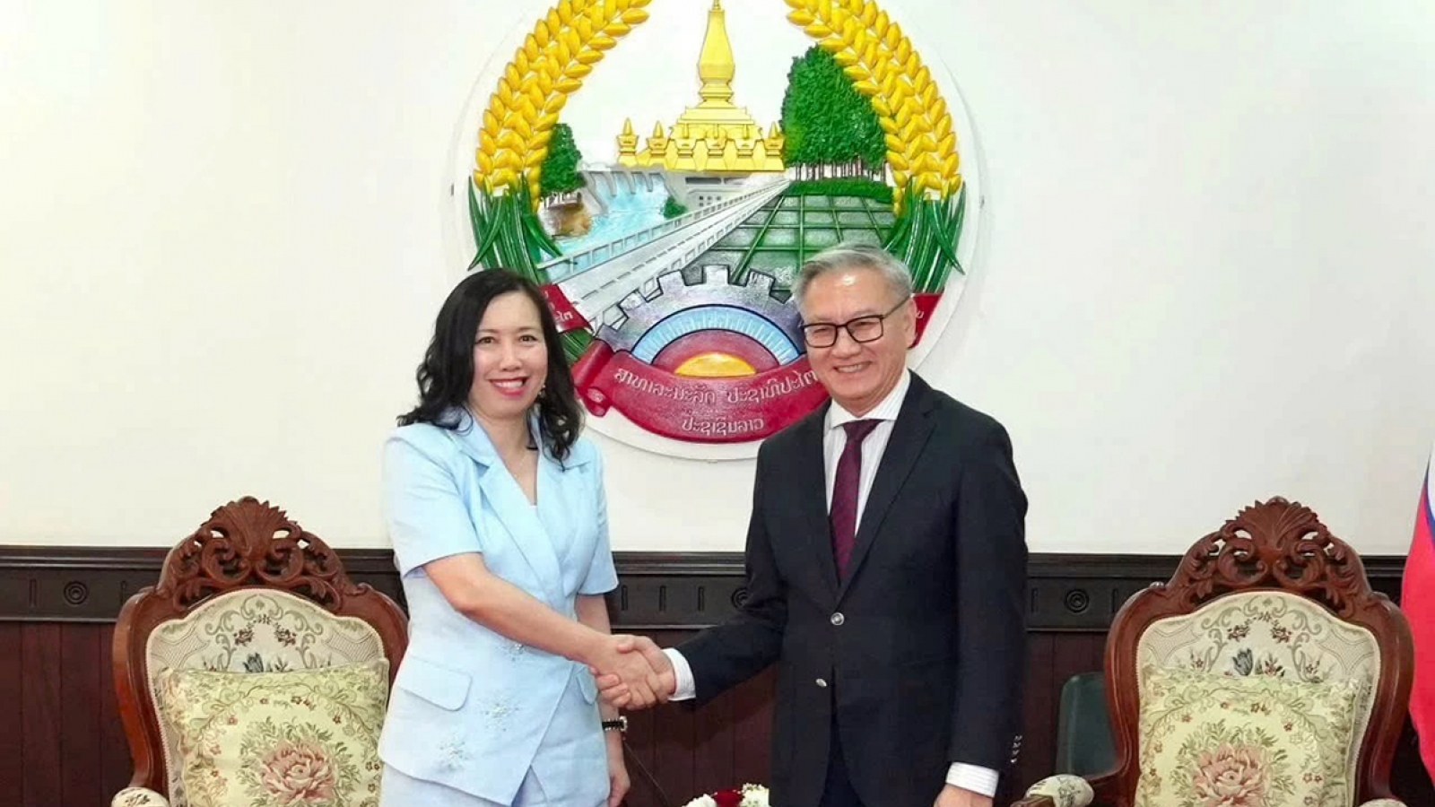 Vietnam and Laos to harness overseas communities for development