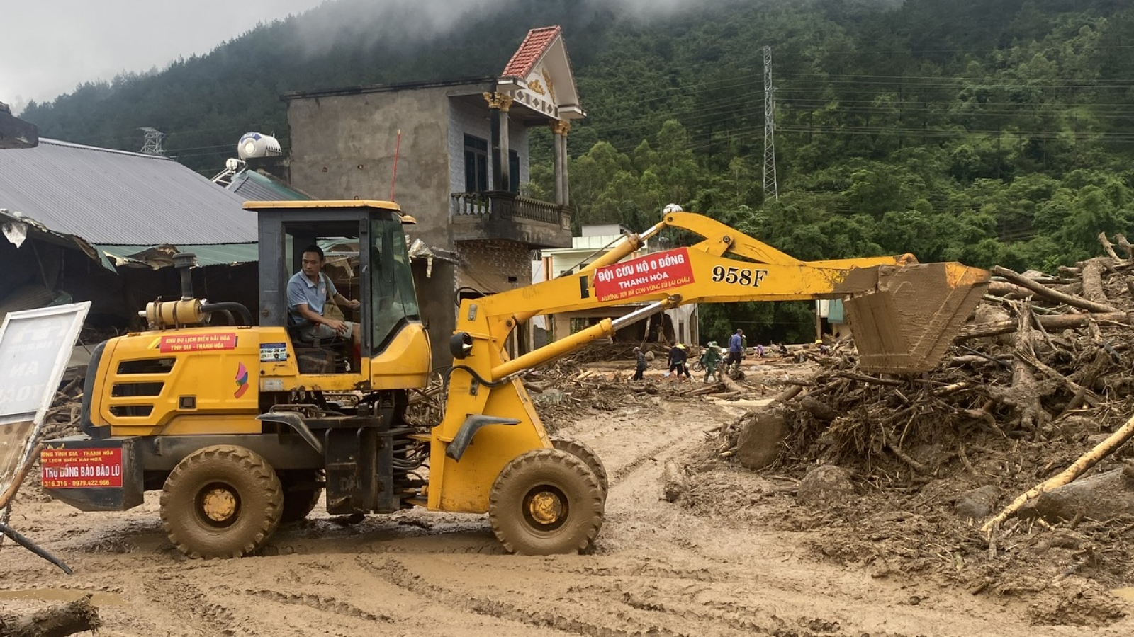 Cỗ máy "0 đồng" và chuyến đi 600km xé màn đêm cứu rốn lũ Mường Than