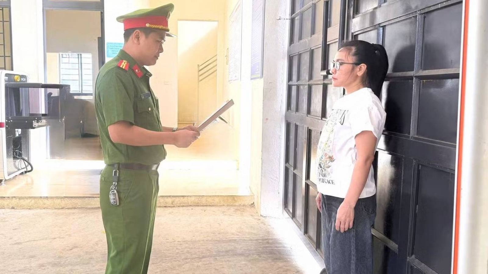 Đang được hoãn thi hành án, người phụ nữ tiếp tục lừa đảo