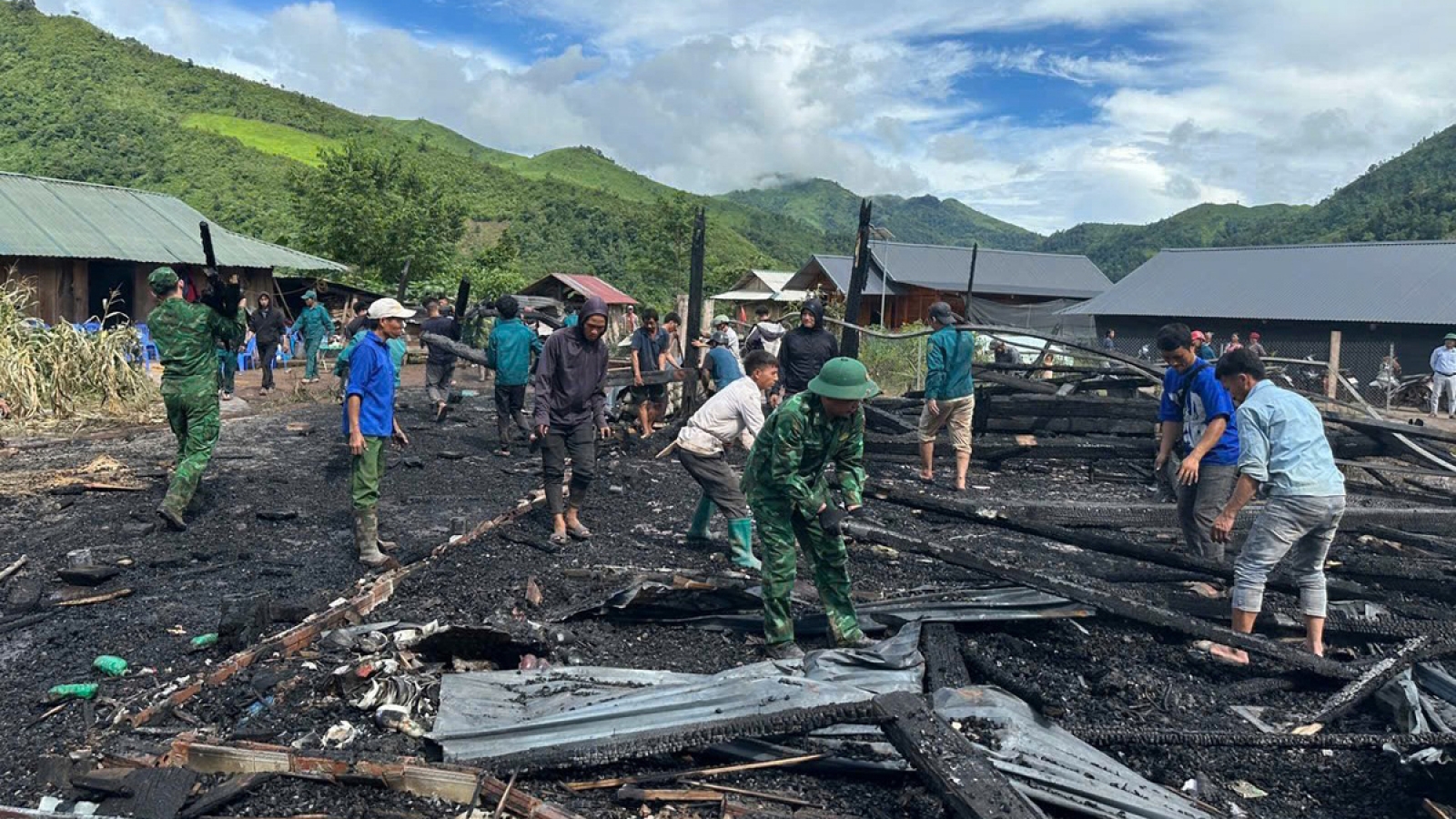 Bộ đội Biên phòng Lai Châu kịp thời giúp dân khắc phục hậu quả hỏa hoạn
