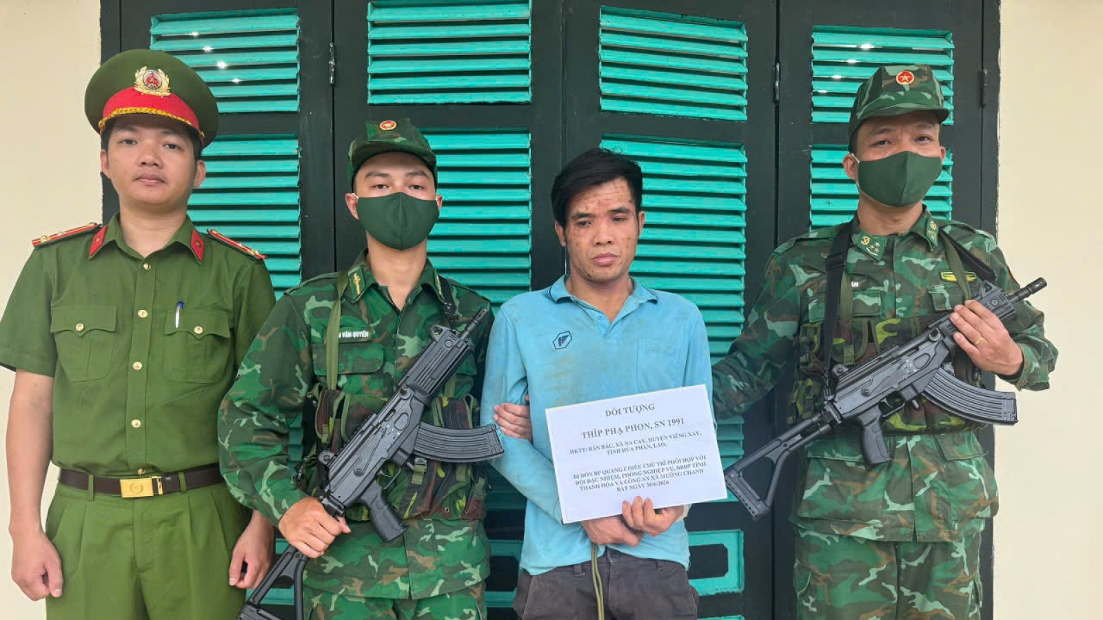 Bắt đối tượng người Lào vận chuyển 138 viên ma túy tổng hợp qua biên giới