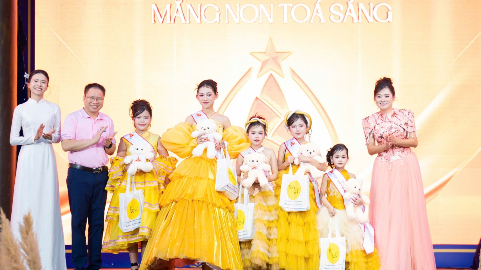 76 tài năng nhí kể chuyện quê hương trên sân khấu di sản Hoa Lư