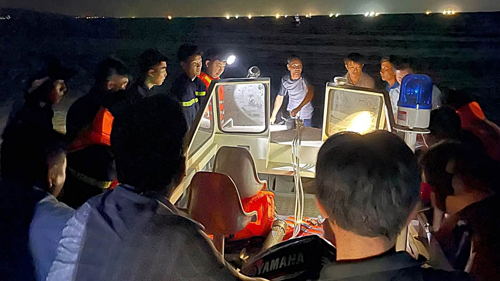 Xuyên đêm tìm kiếm người đàn ông mất tích khi đi bắt cua ở Nghệ An