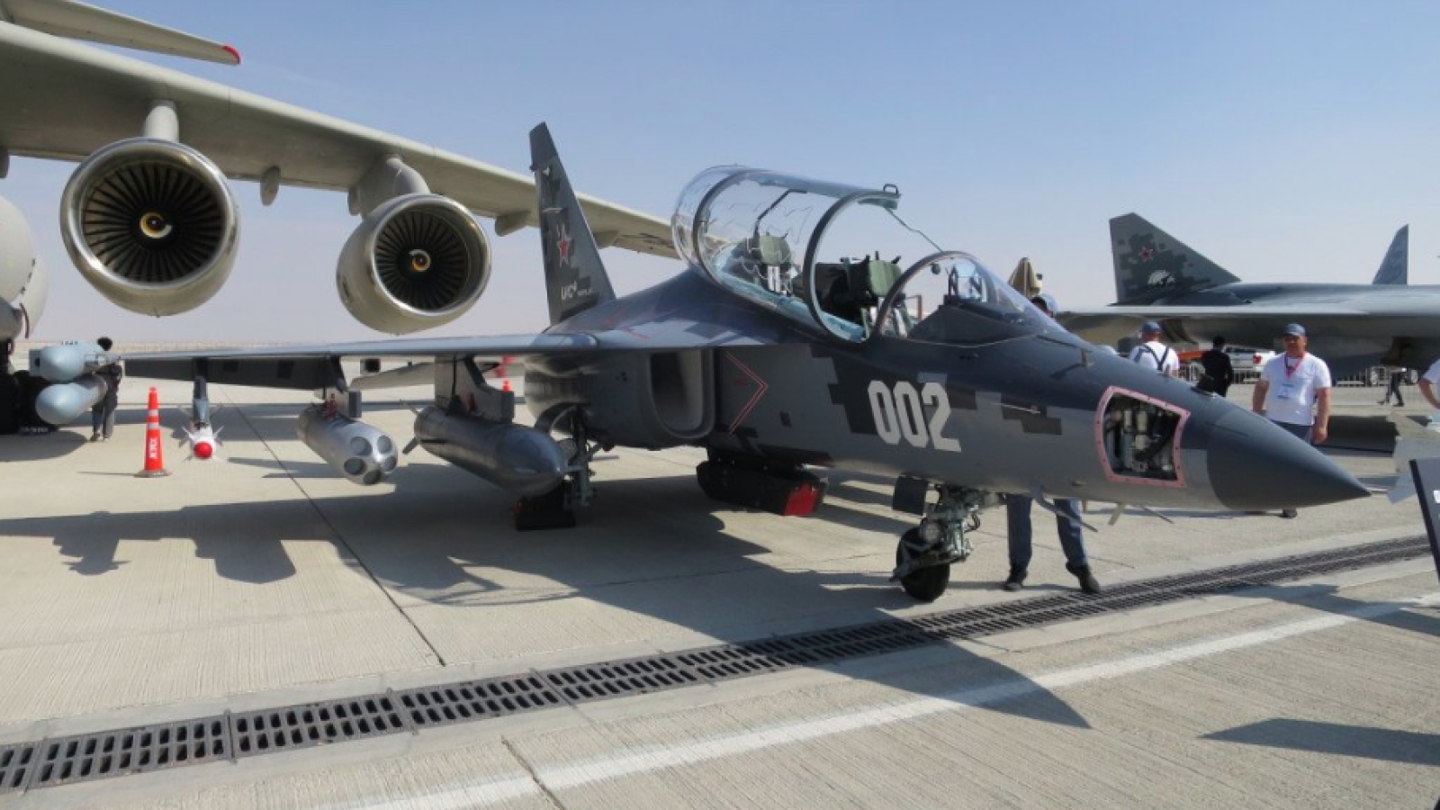 Tiêm kích Yak-130M đổi vai, chia lửa cùng Su-57 trong thế trận phòng không Nga