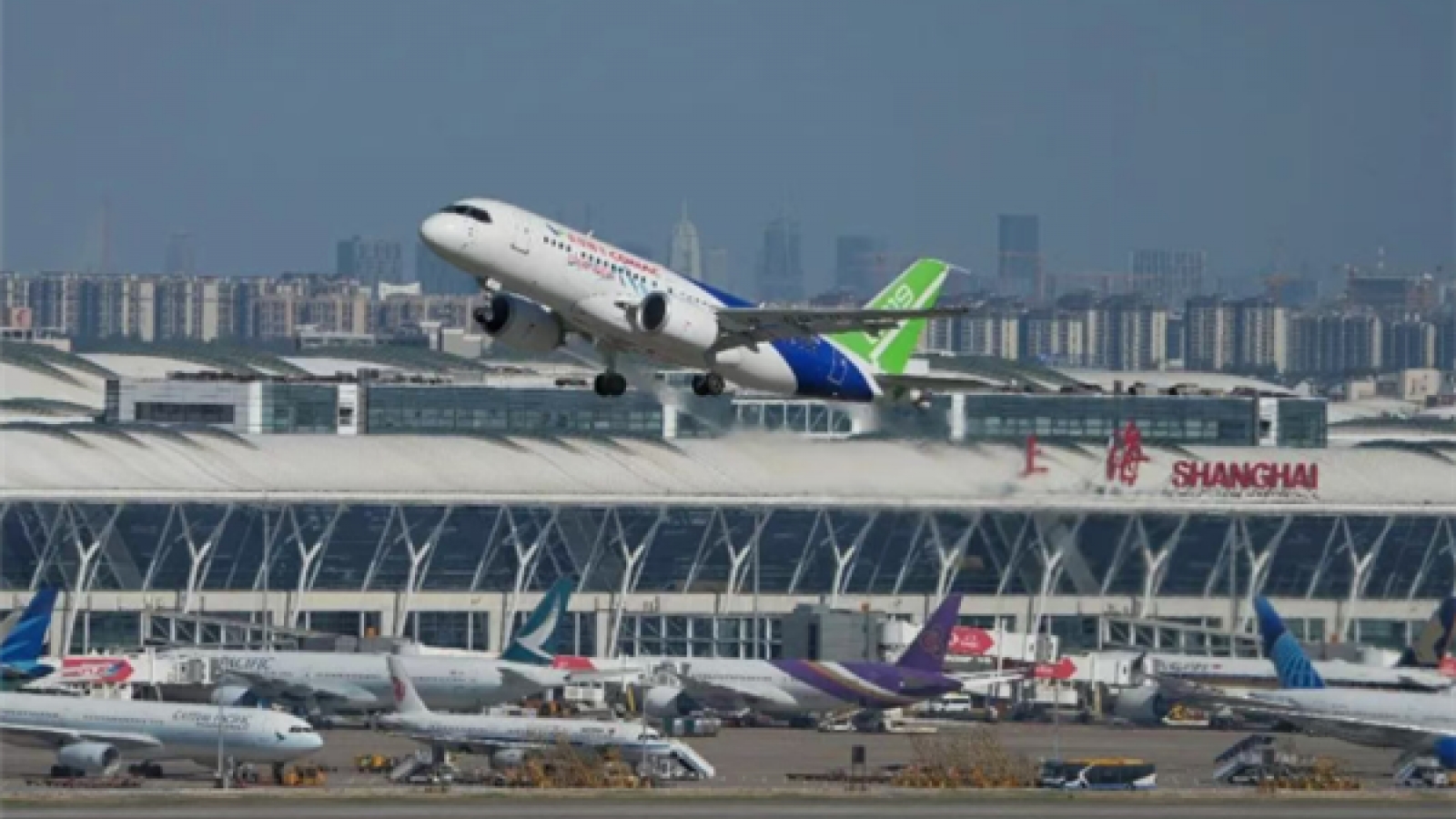 Máy bay C919 phiên bản cao nguyên của Trung Quốc hoàn thành bay thử lần đầu