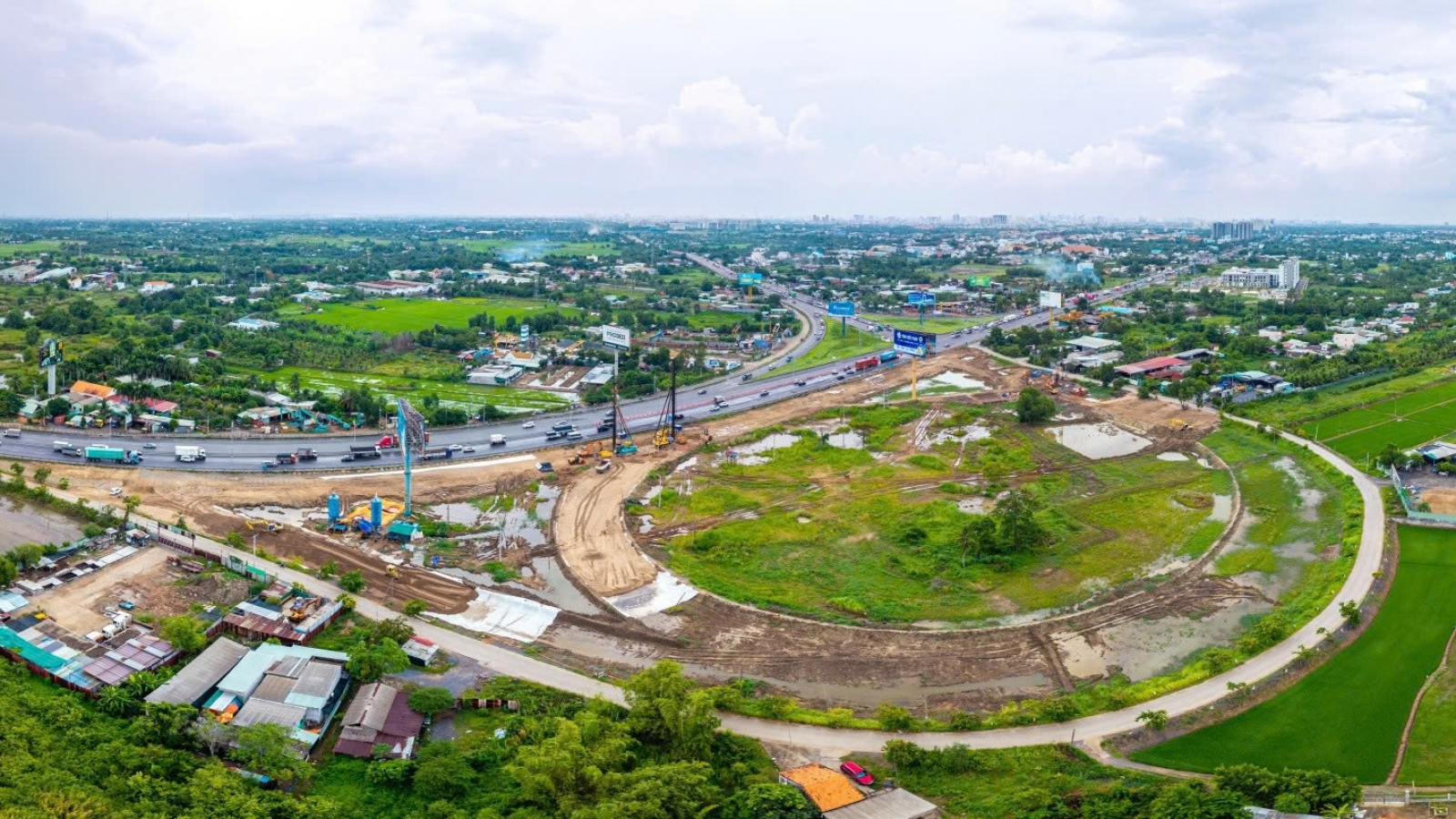 Vướng mặt bằng nút giao Chợ Đệm, cao tốc TP.HCM - Trung Lương - Mỹ Thuận lại ì ạch