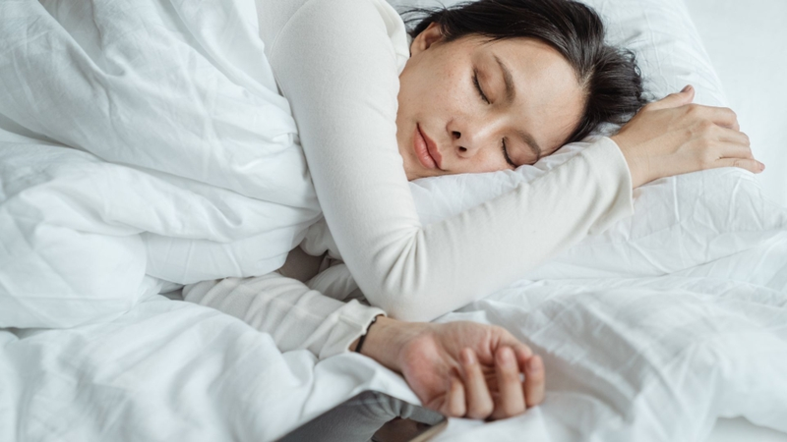 Nằm nghiêng bên nào tốt cho tim? Không phải ai cũng biết