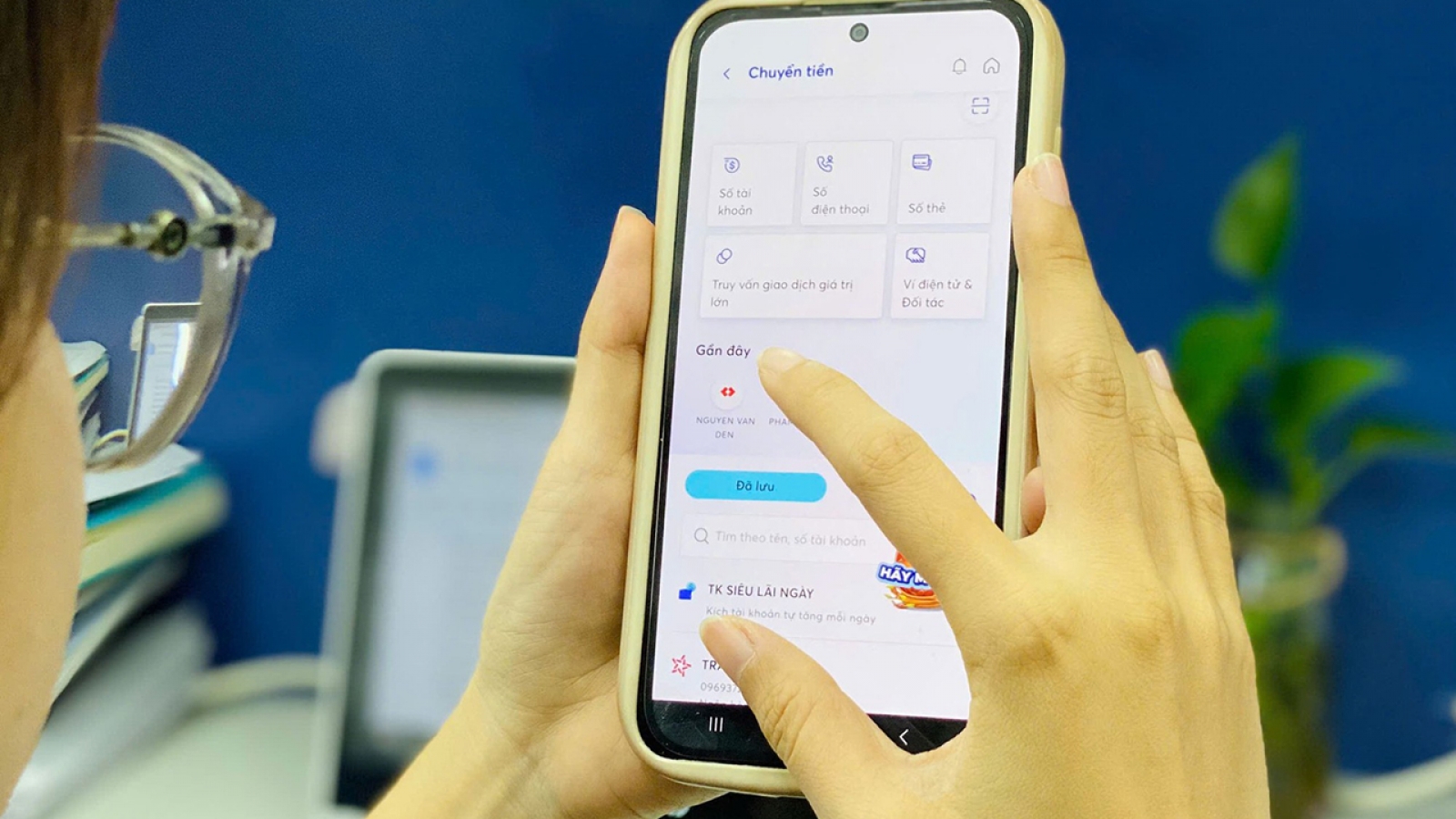 Chuyển tiền trên 400 triệu phải chờ 24 giờ: Ngân hàng Nhà nước nói gì?