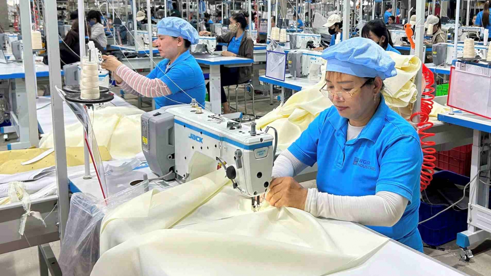 Khát nhân lực từ công trường xây dựng đến nương rẫy lẫn nhà máy