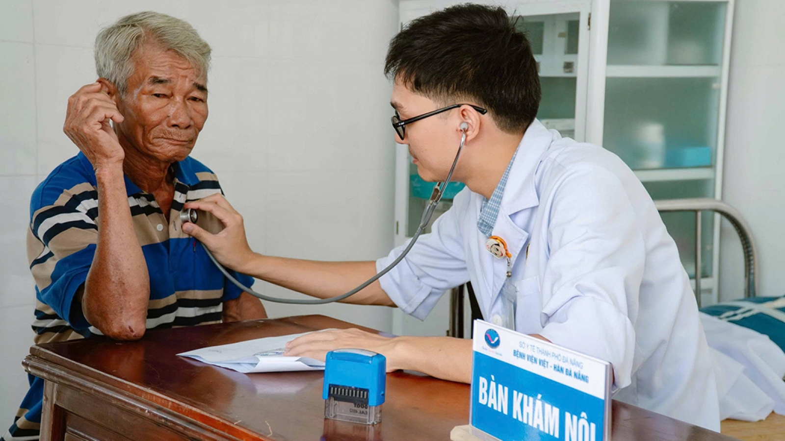 Đà Nẵng tổ chức khám lưu động đưa y tế đến tận bản làng vùng cao
