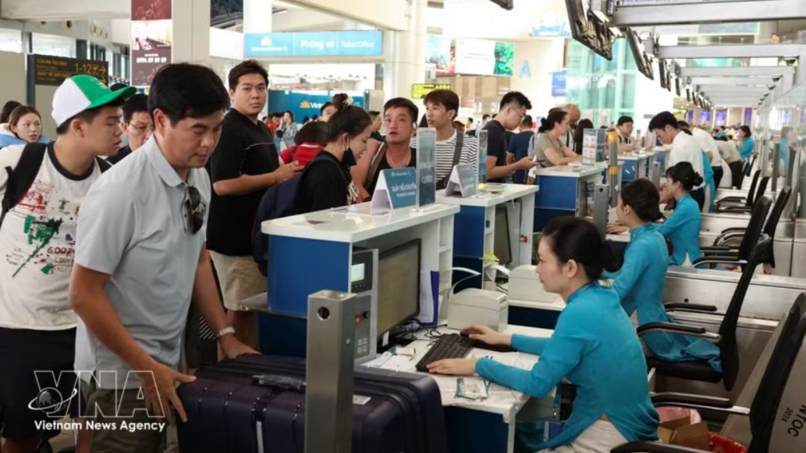 Vietnam records 15.4% growth in international air passengers