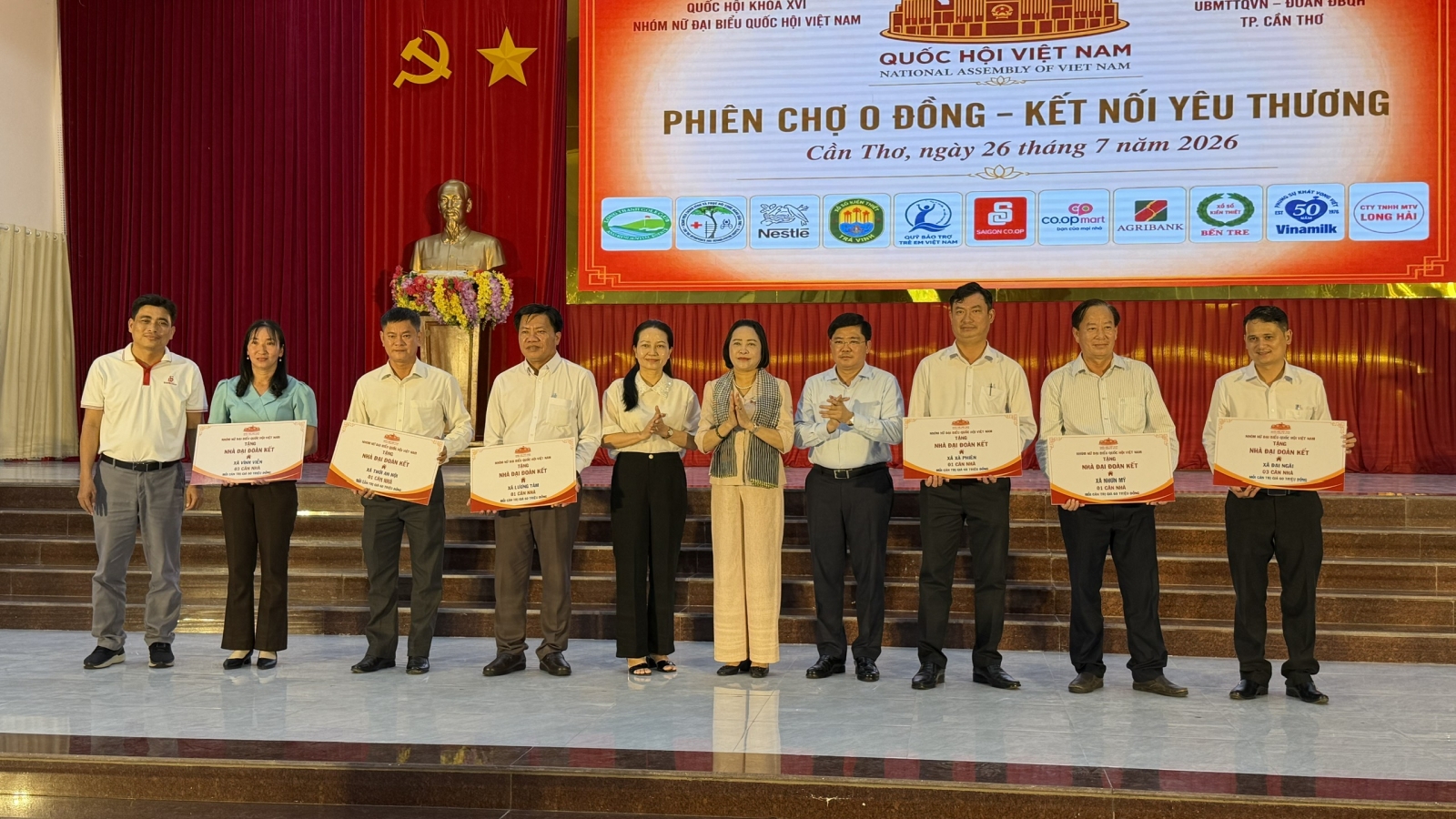 Nhóm nữ ĐBQH tri ân người có công với cách mạng tại xã vùng sâu Vĩnh Viễn