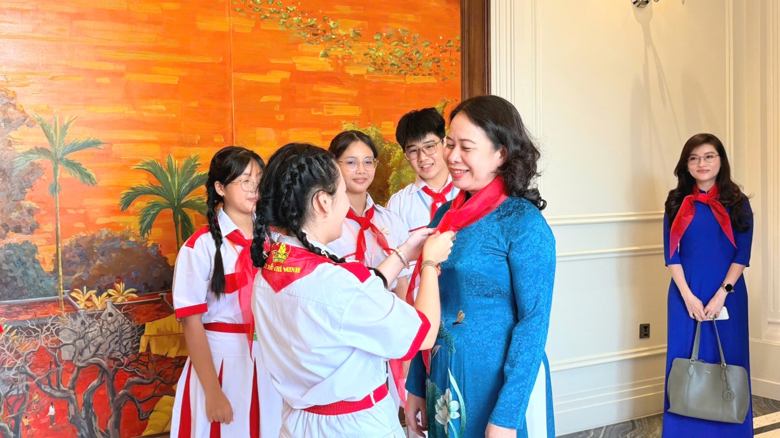 Phó Chủ tịch nước Võ Thị Ánh Xuân gặp mặt đoàn thiếu nhi “Em yêu Tổ quốc Việt Nam"