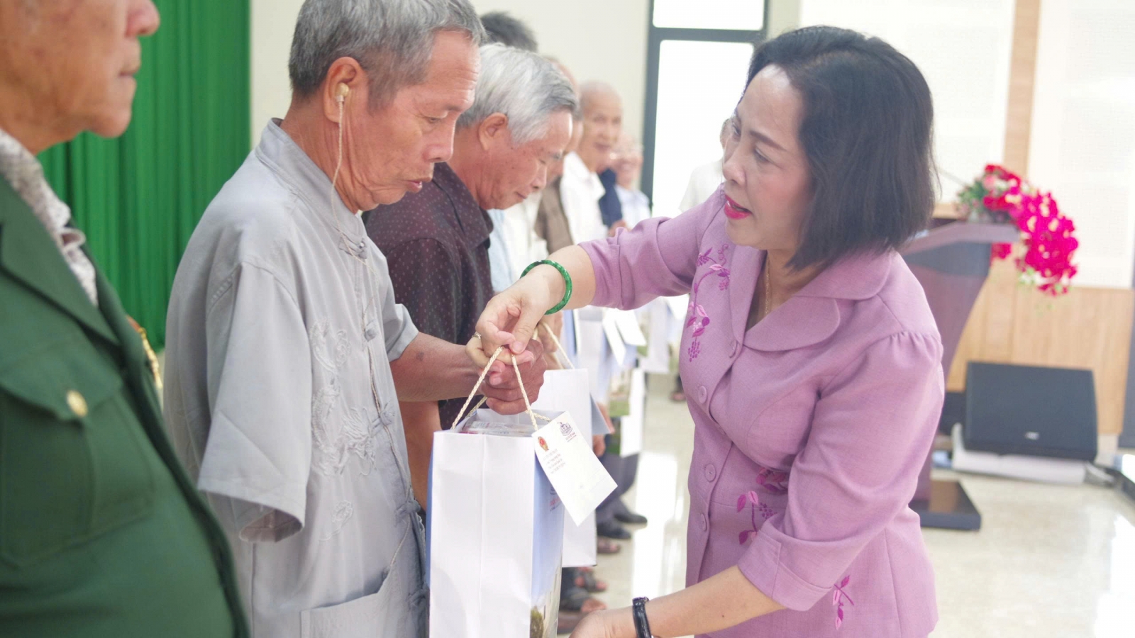 Phó Chủ tịch Quốc hội Nguyễn Thị Thanh tri ân người có công tại Đắk Lắk