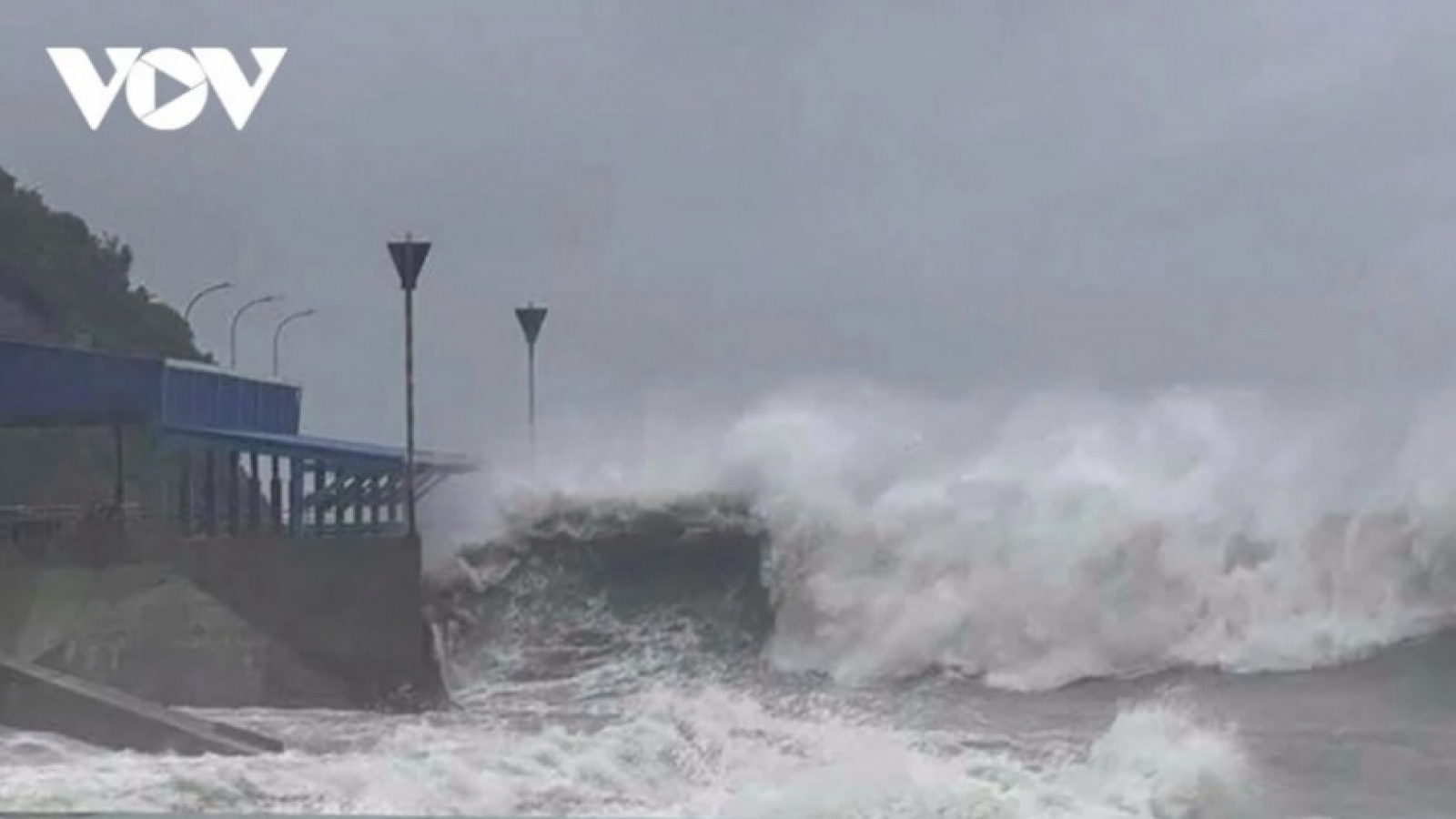 Low-pressure system off Philippines may hit East Sea as storm by weekend