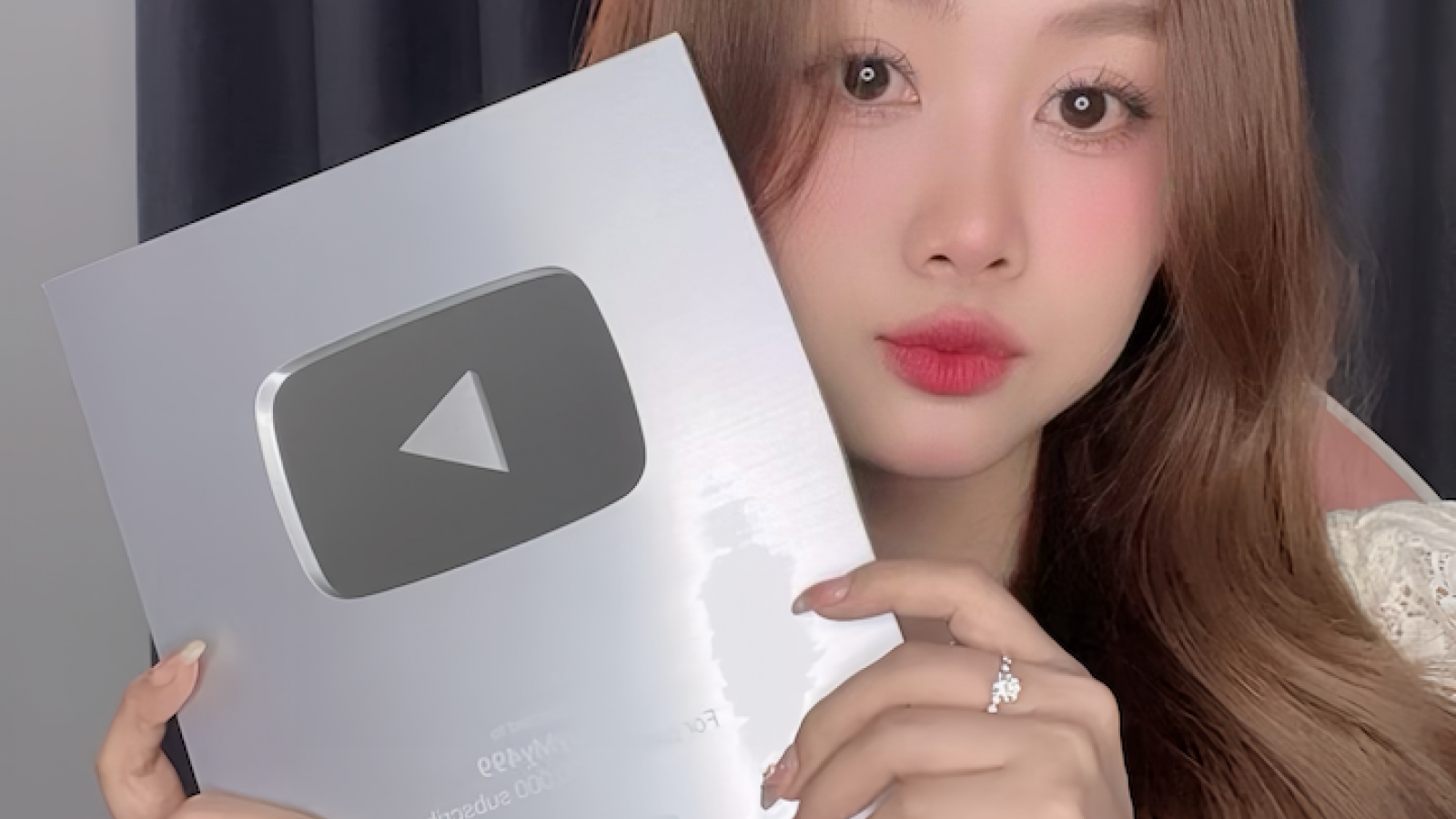 Streamer Thùy Mỵ 499 chia sẻ bí quyết cân bằng hai công việc cùng lúc
