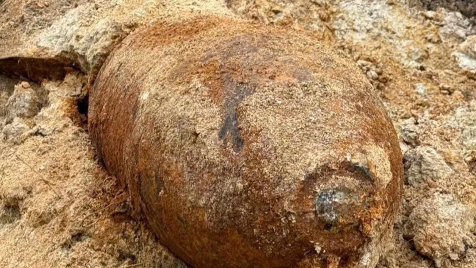 Road construction suspended in Lao Cai after 500kg bomb found