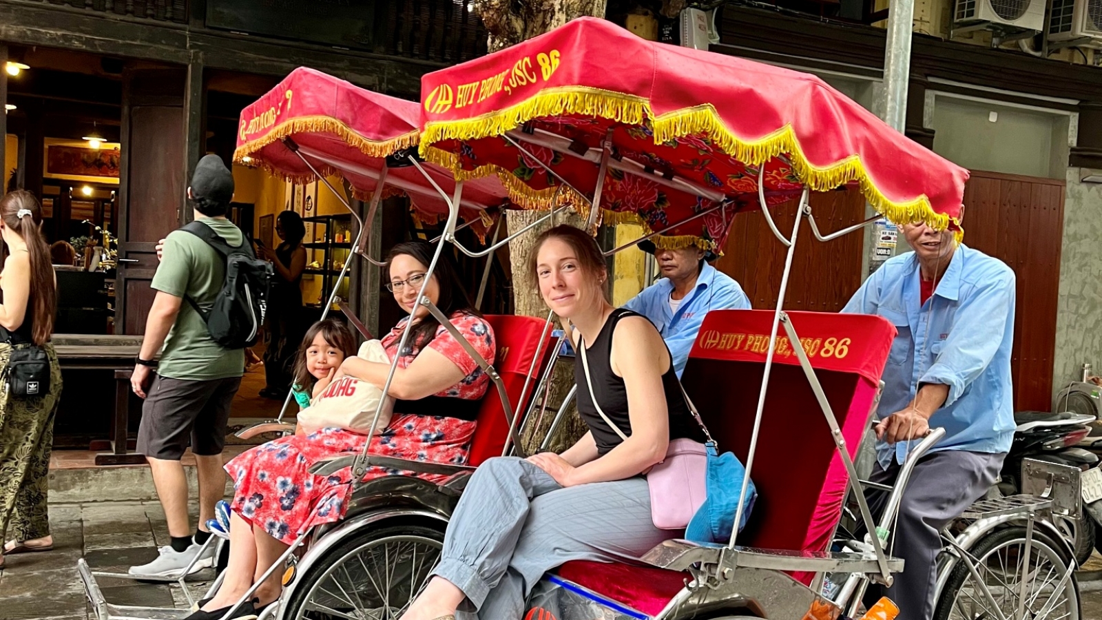 Xích lô Hà Nội: Từ phương tiện mưu sinh đến gợi mở về du lịch di sản
