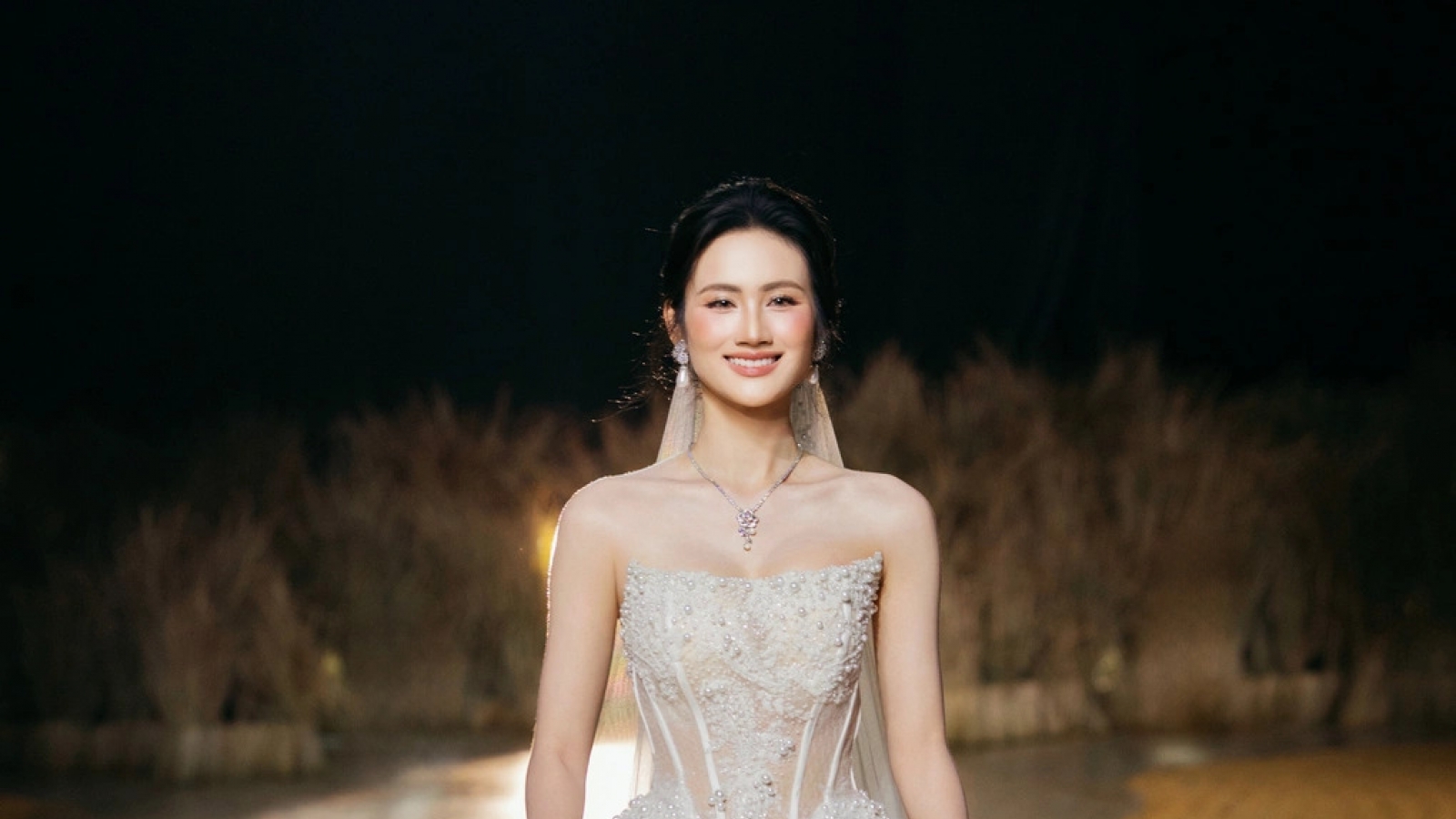 Sao Việt 17-7: Ý Nhi nói lý do chưa cưới bạn trai sau 9 năm yêu