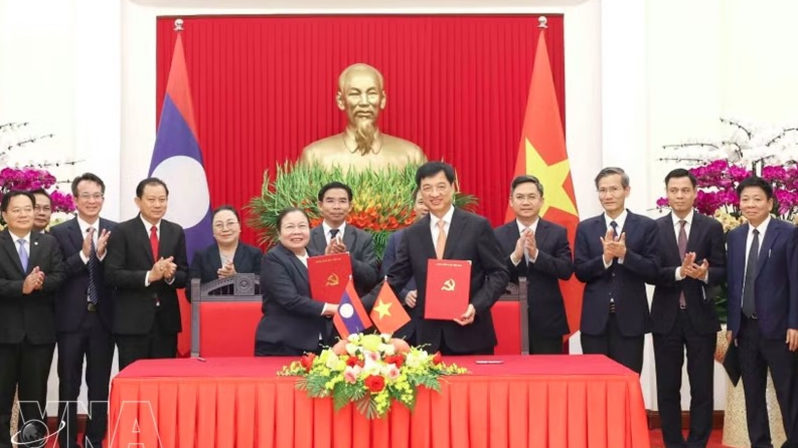 Vietnam, Laos strengthen cooperation on Party organisation