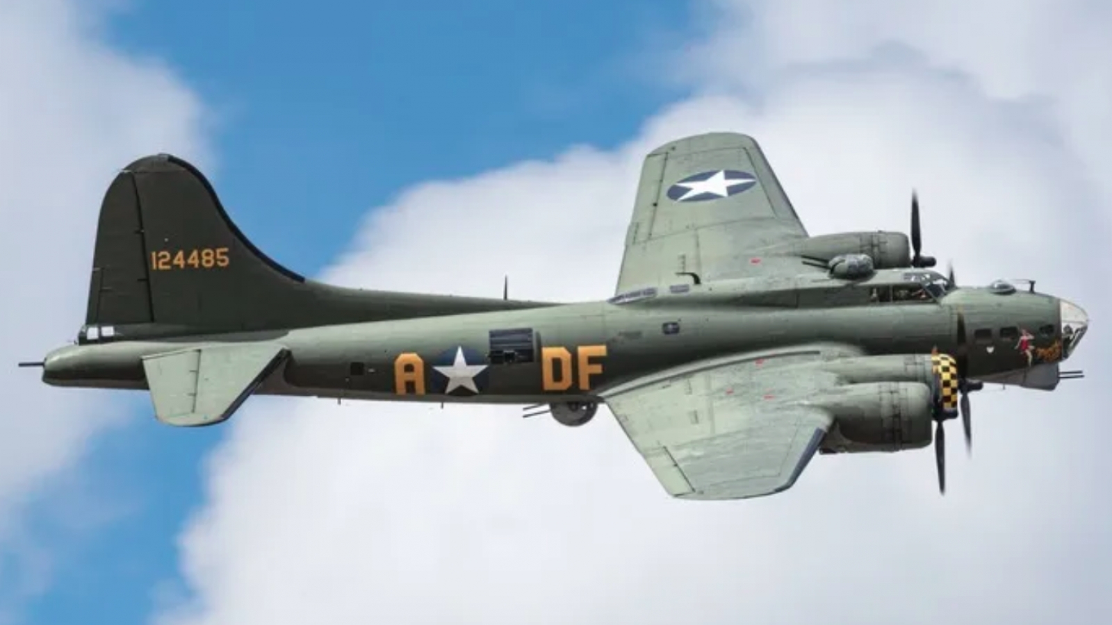 Điều gì khiến "Pháo đài bay" B-17 trở thành cơn ác mộng của Đức Quốc xã?
