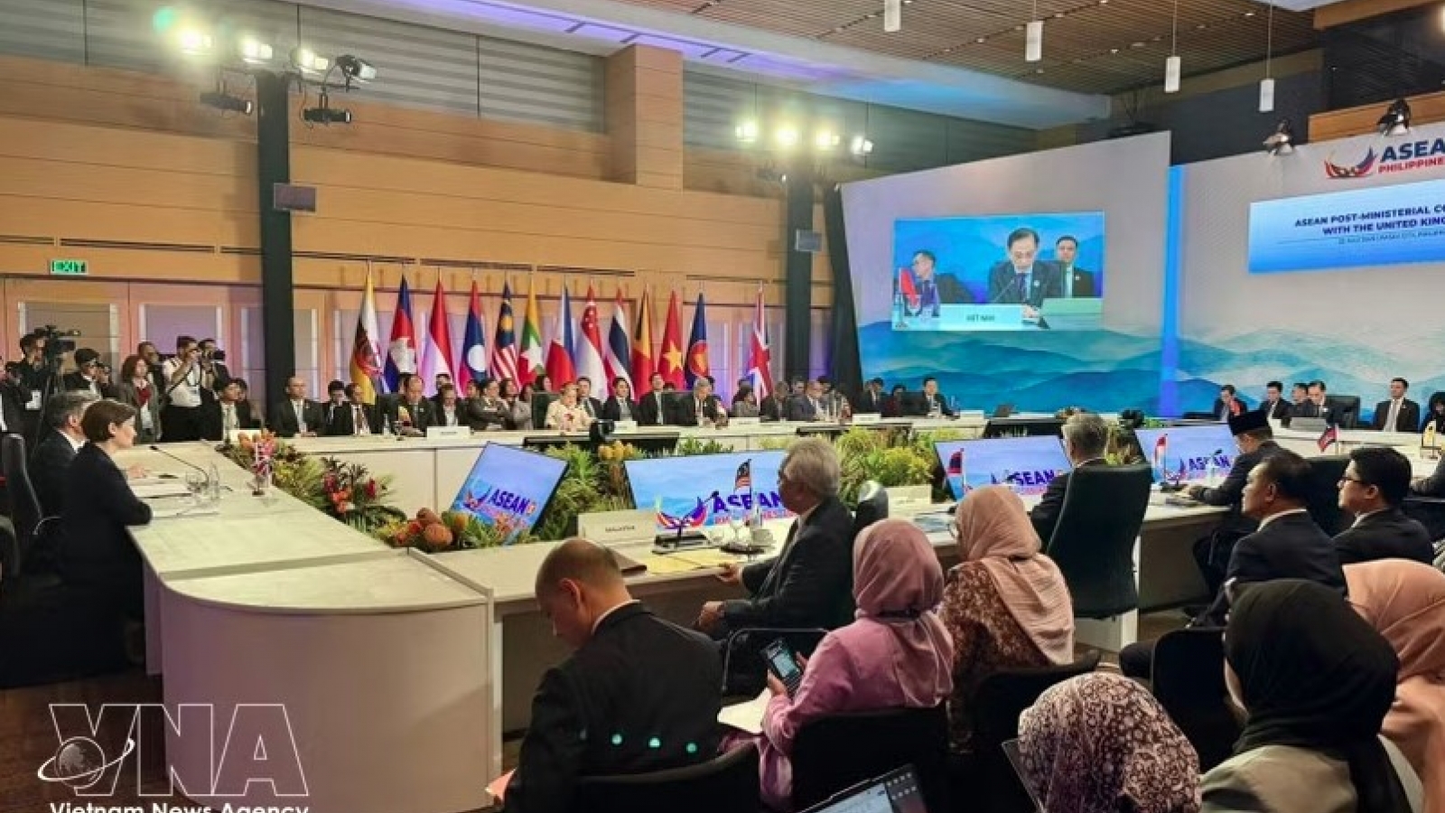 Vietnam, UK co-chair ASEAN–UK Post-Ministerial Conference
