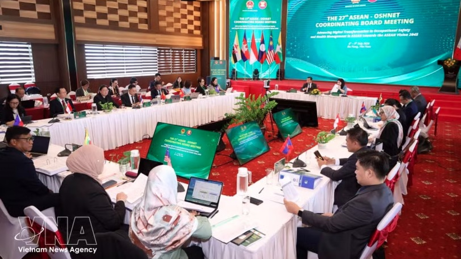 Vietnam takes over ASEAN-OSHNET chairmanship at Da Nang meeting