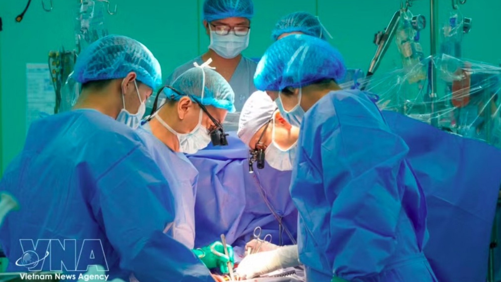 HCM City hospital performs record-fast heart transplant, saving young patient