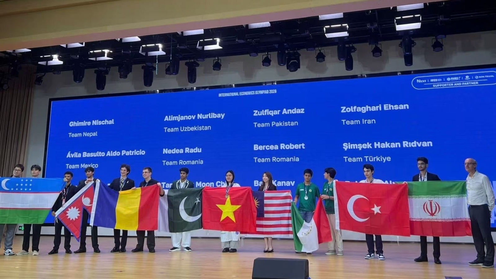 Việt Nam giành 2 huy chương ngay lần đầu dự Olympic Kinh tế Quốc tế 2026