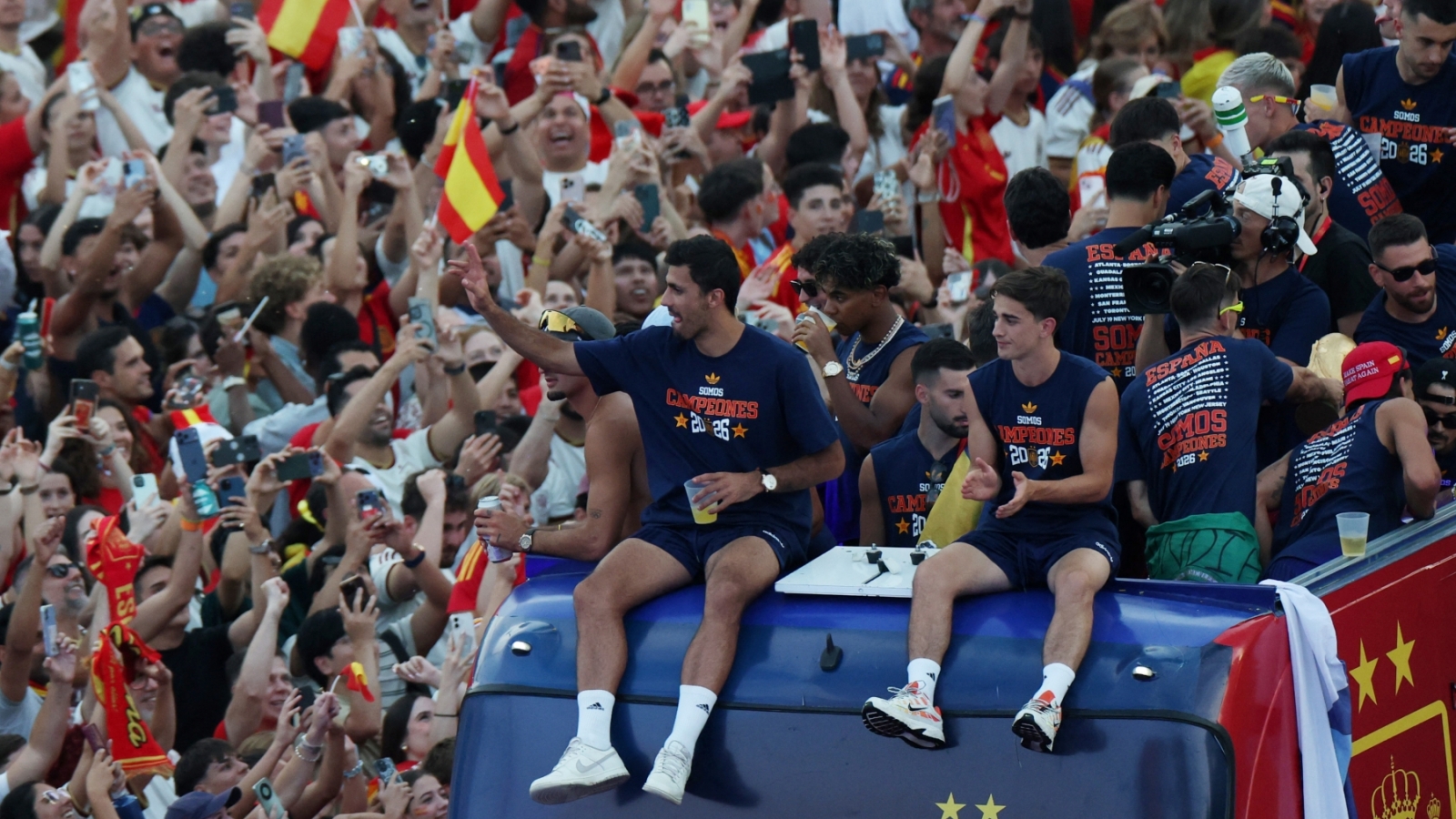 Biển người chào đón ĐT Tây Ban Nha mang chức vô địch World Cup 2026 về nước
