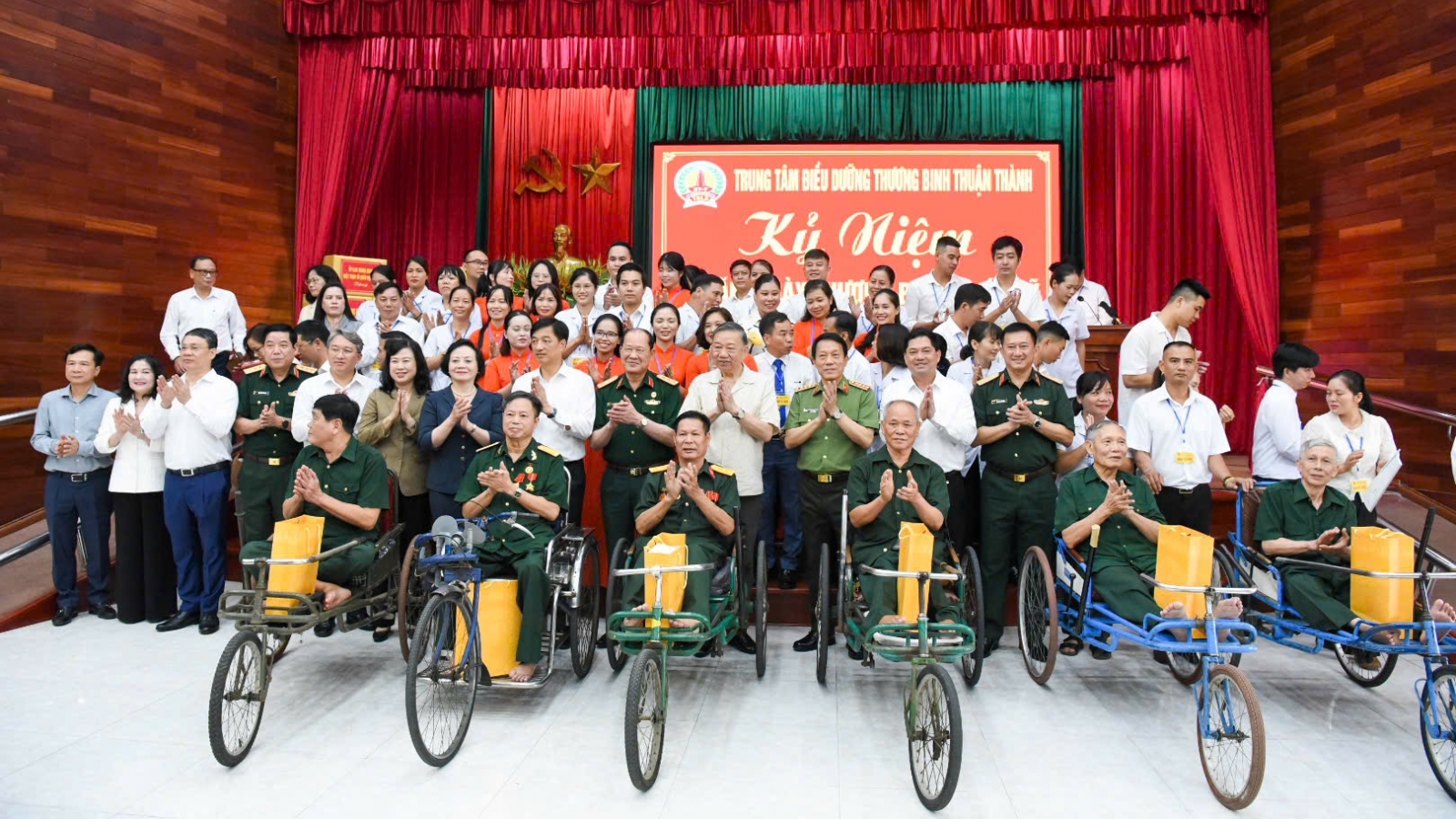 Tổng Bí thư, Chủ tịch nước: Đất nước phát triển, người có công và gia đình phải được chăm lo tốt hơn